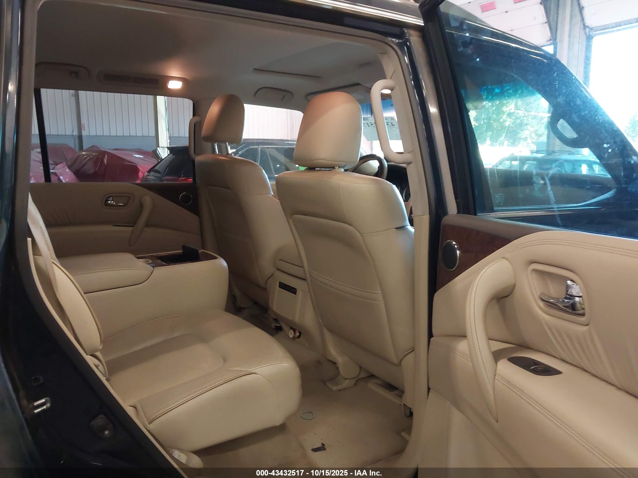 INFINITI QX80 image 8