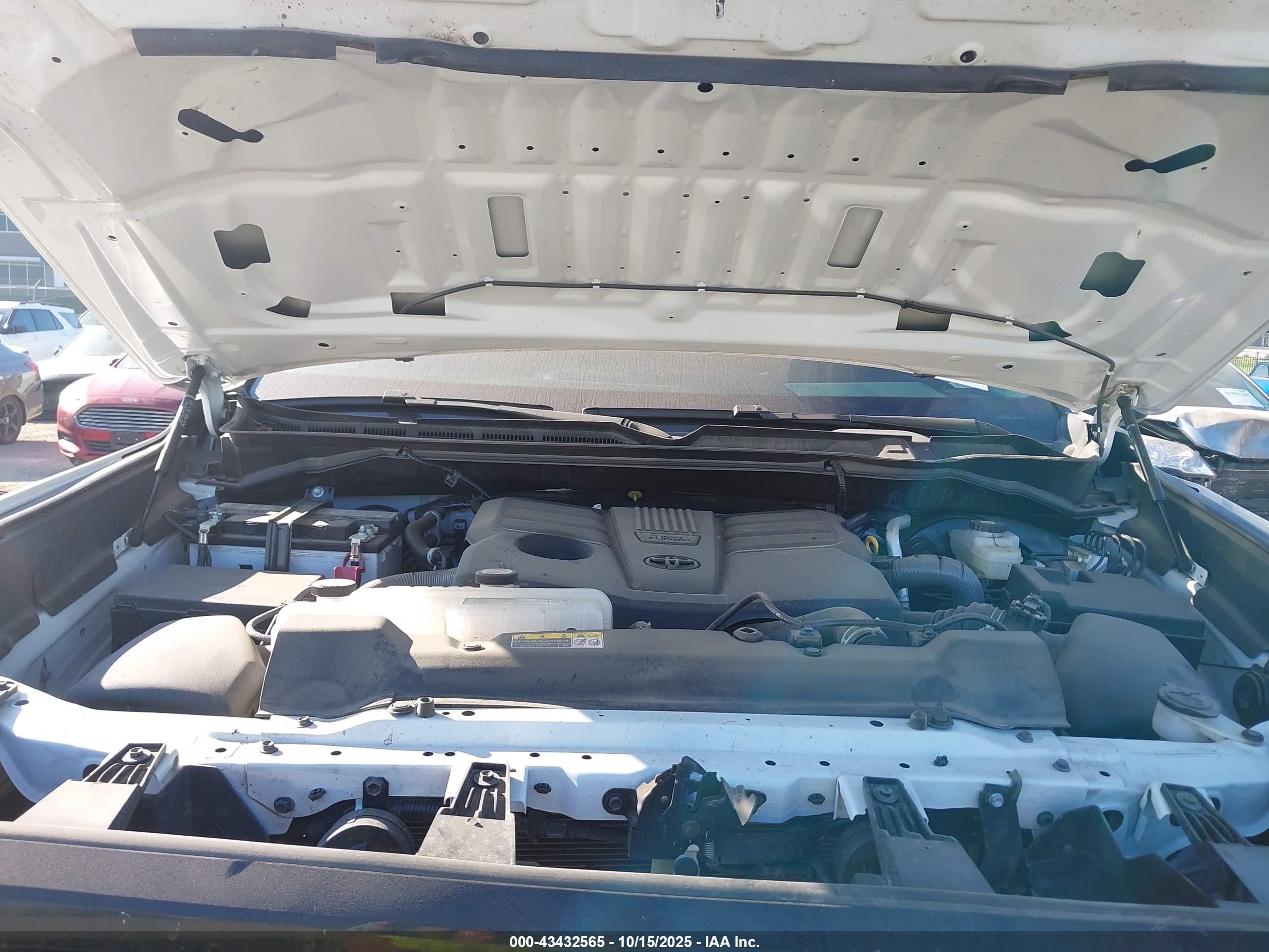 TOYOTA TUNDRA image 10