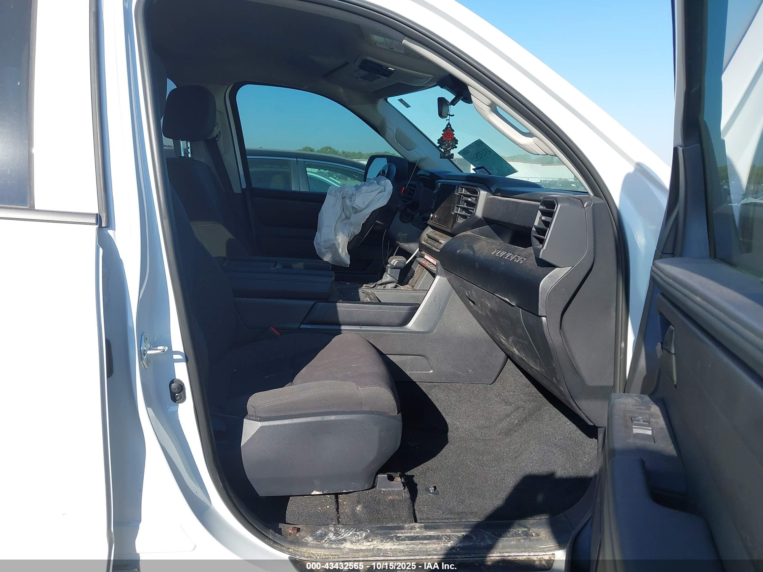TOYOTA TUNDRA image 5