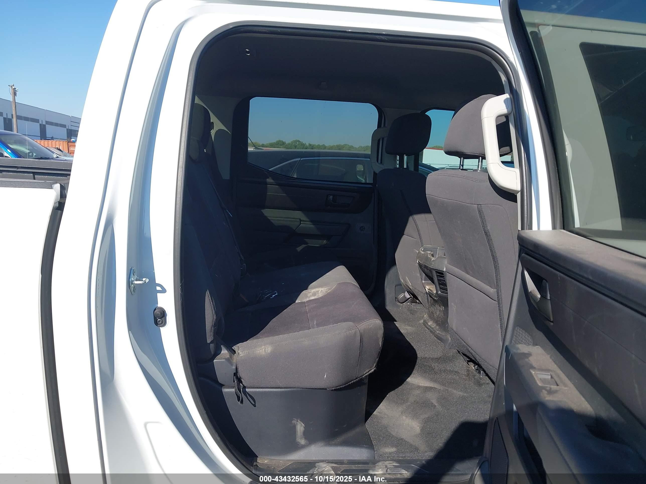 TOYOTA TUNDRA image 8