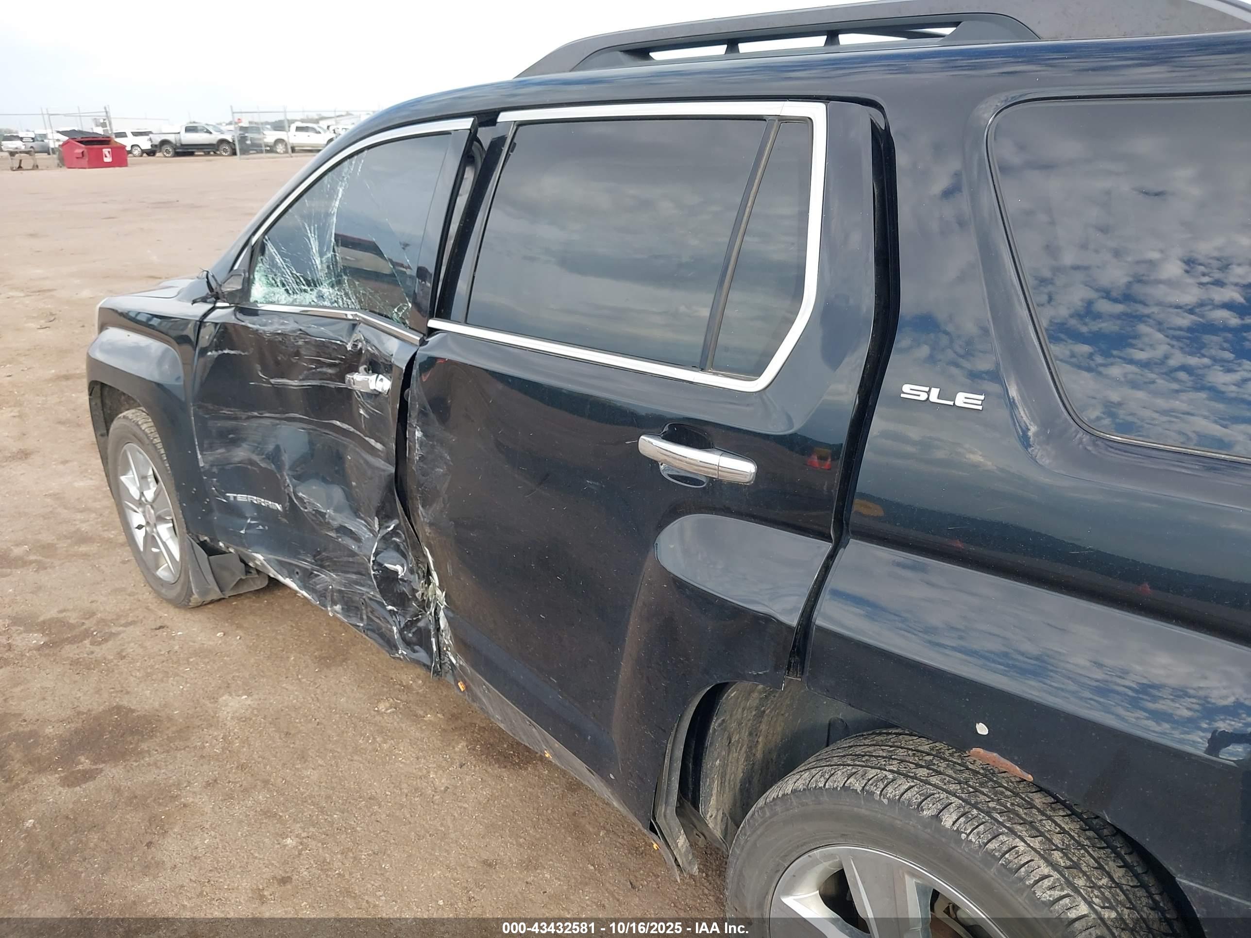 GMC TERRAIN image 6