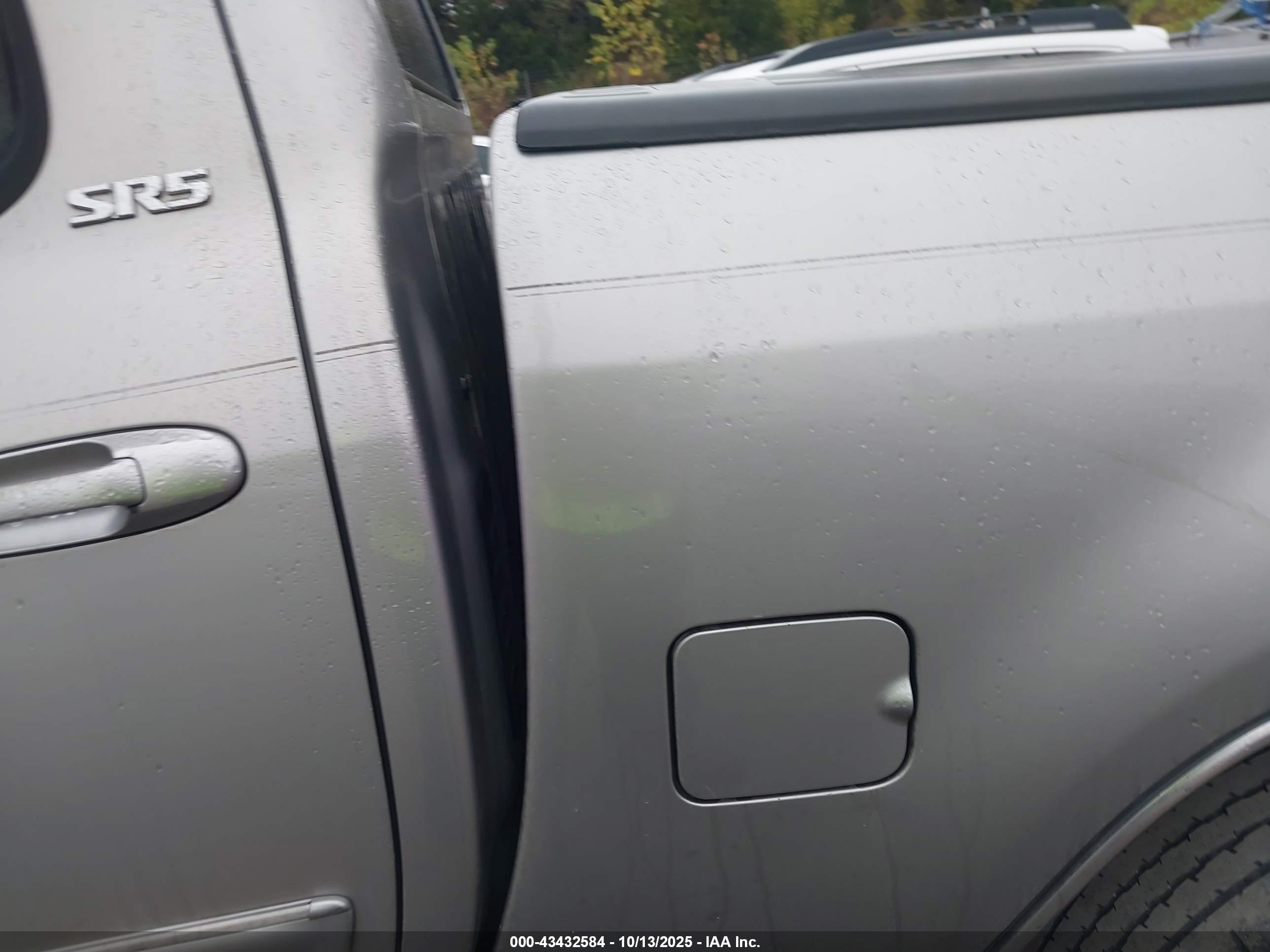 TOYOTA TUNDRA image 6
