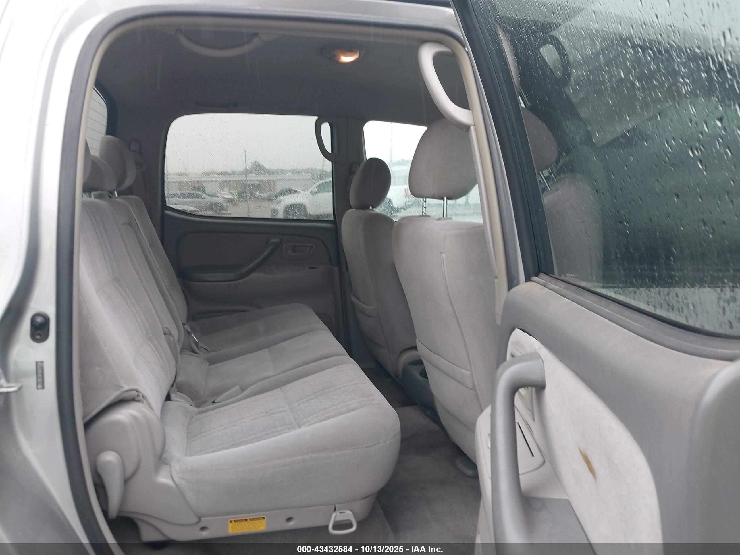 TOYOTA TUNDRA image 8