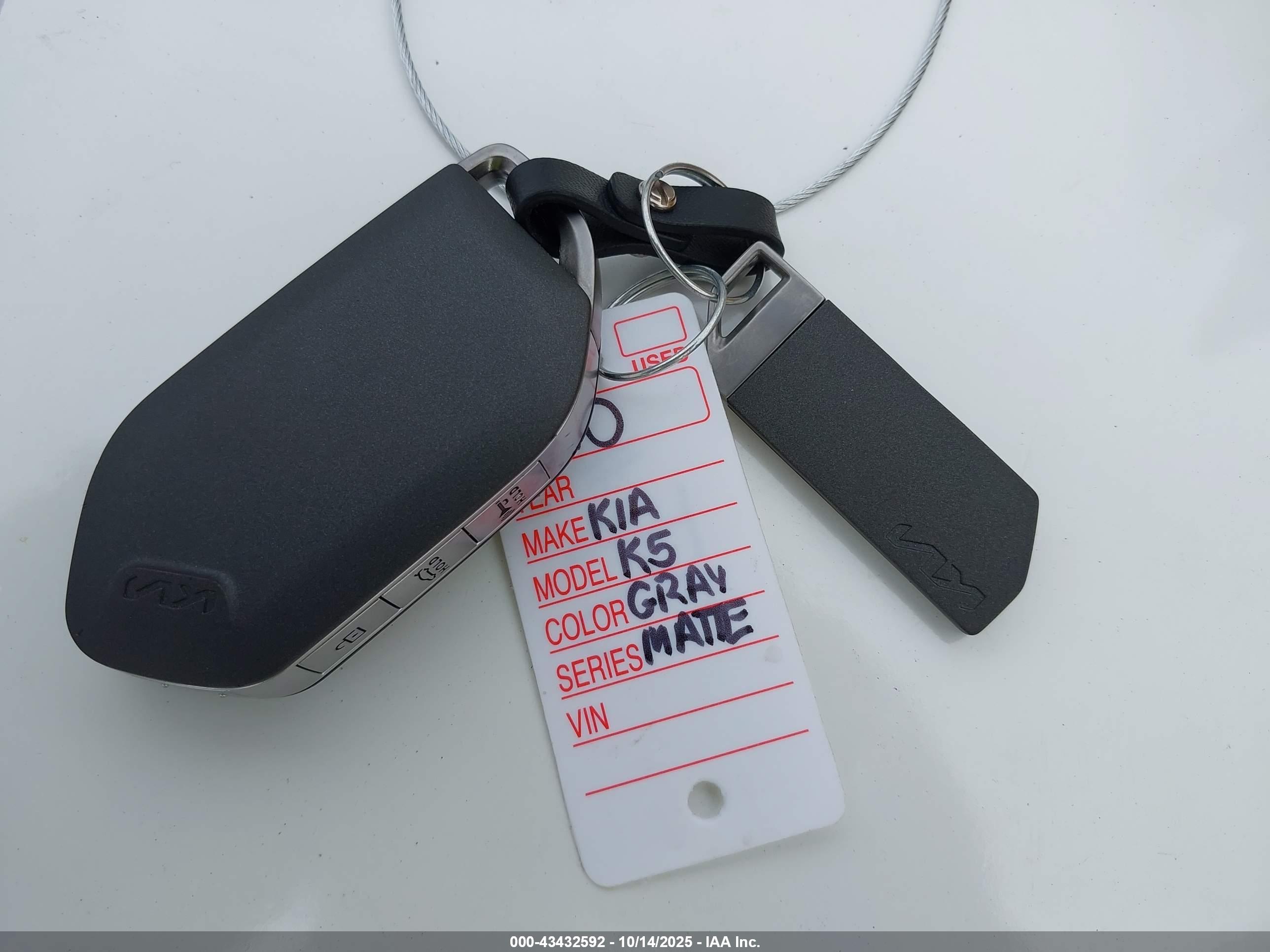 KIA K5 image 11