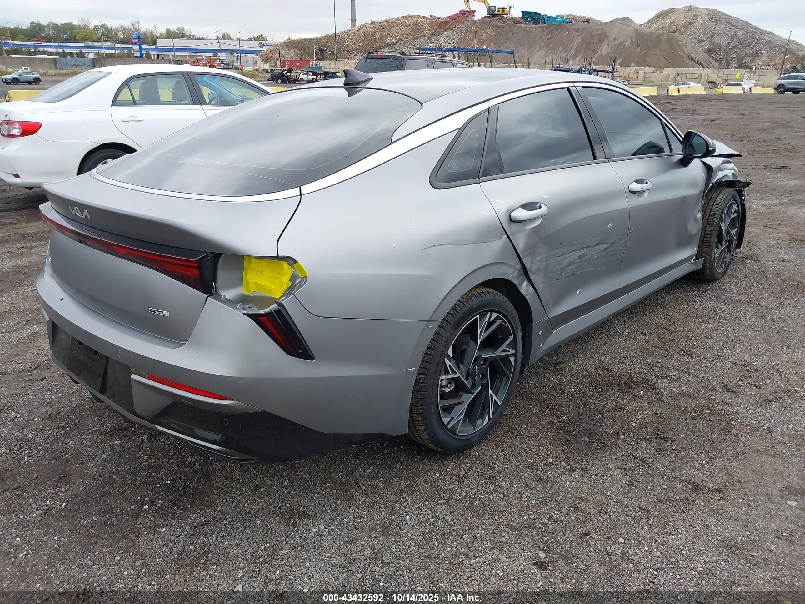 KIA K5 image 4