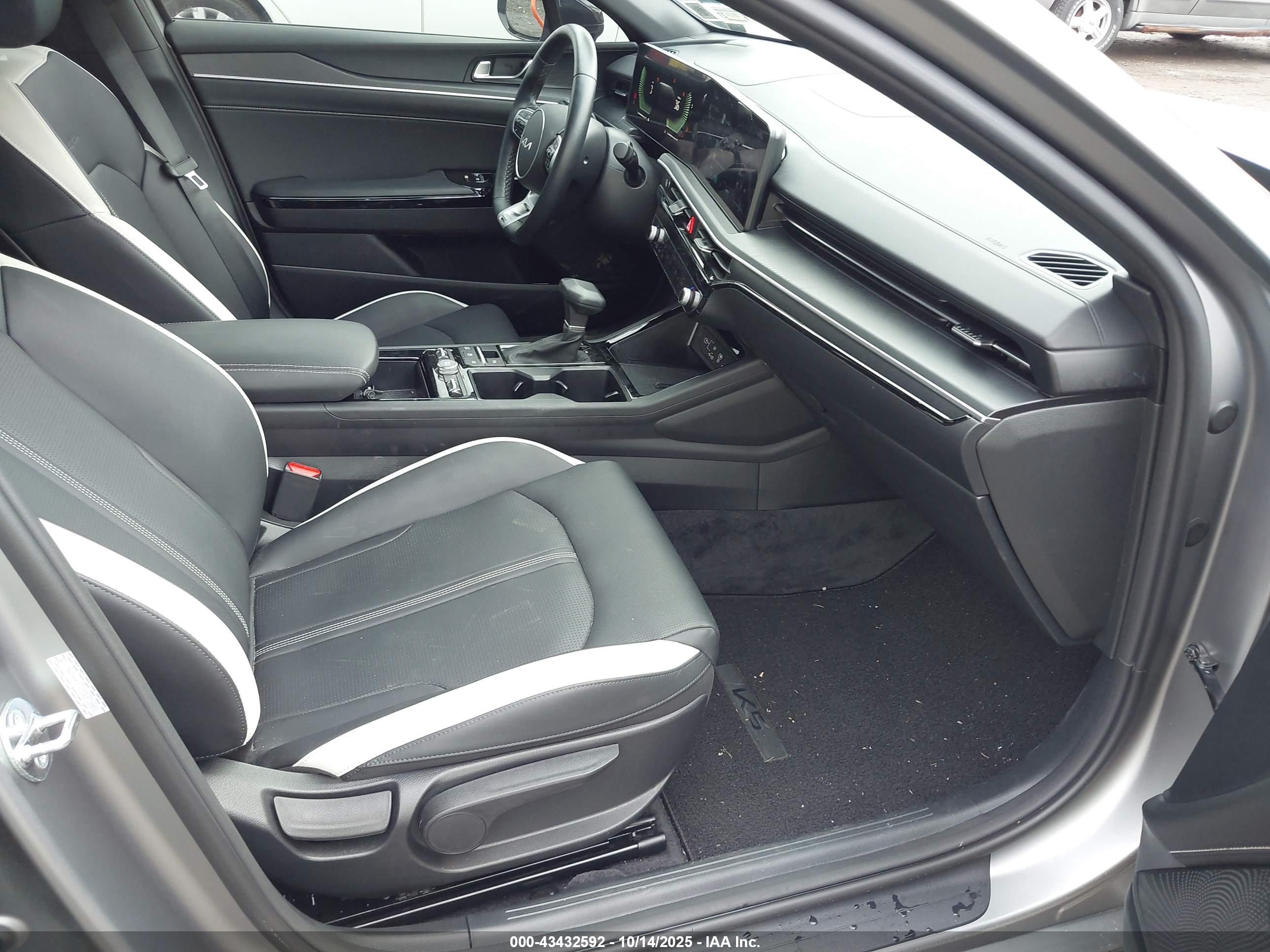 KIA K5 image 5