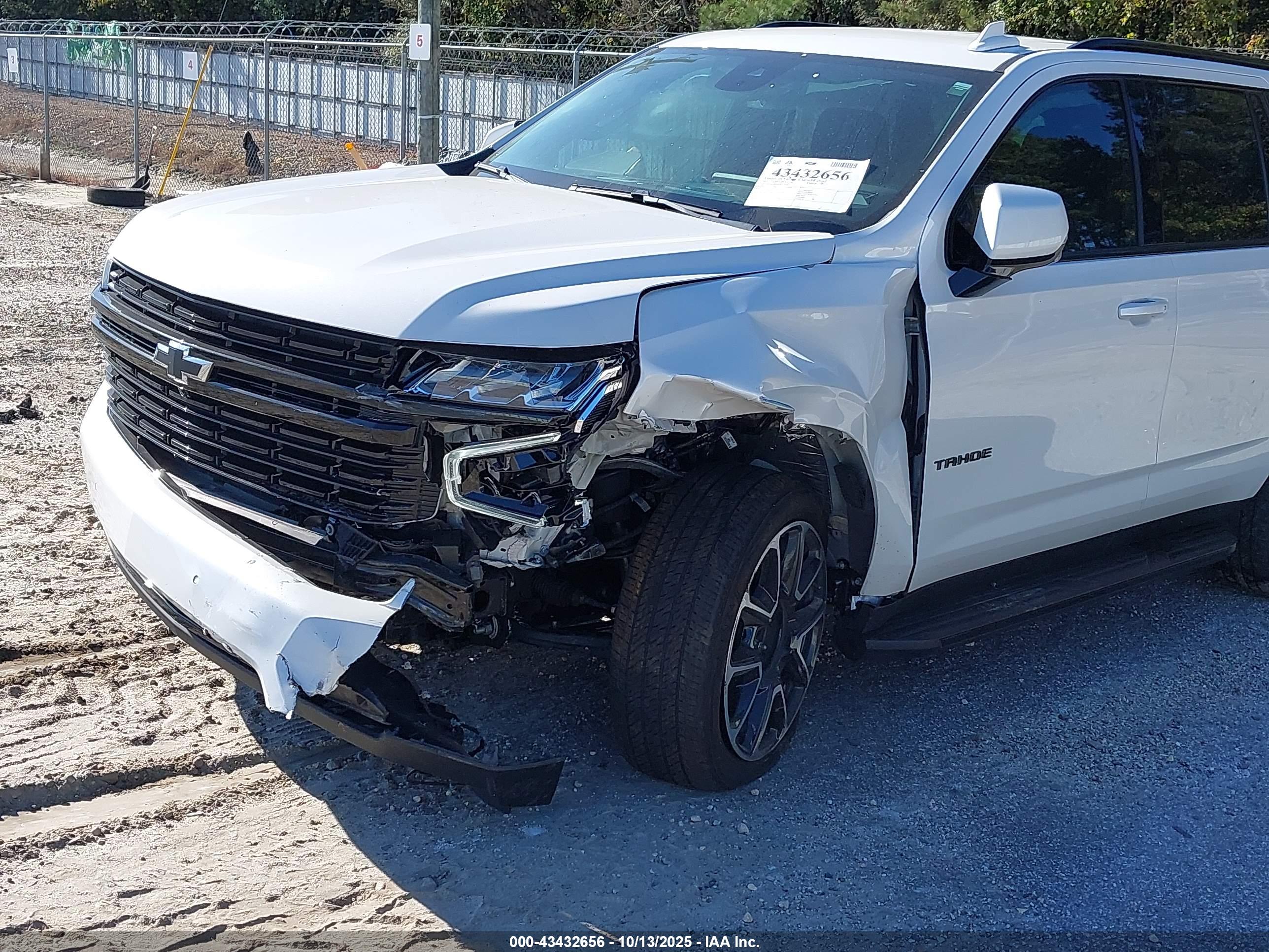 CHEVROLET TAHOE image 6