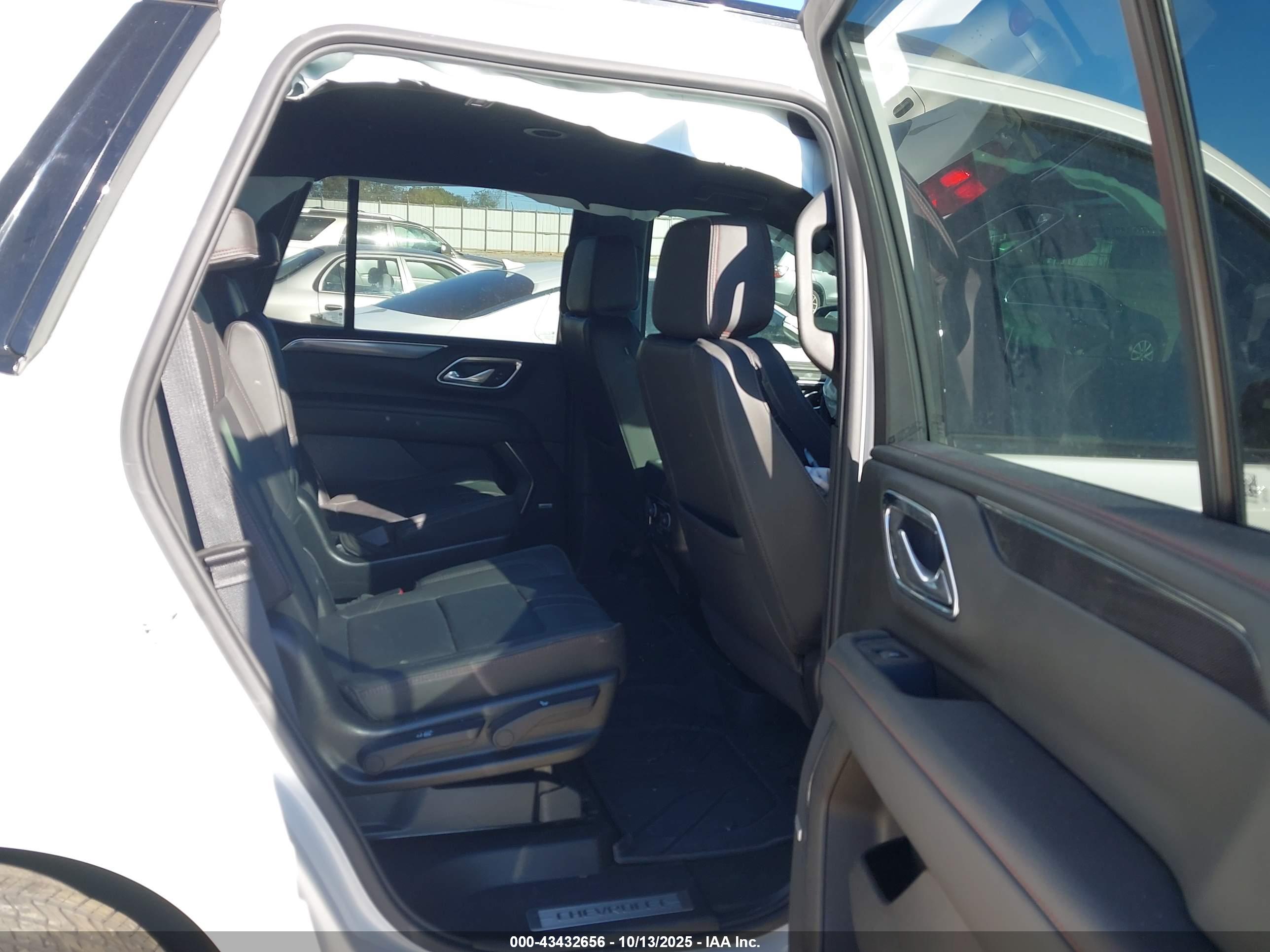 CHEVROLET TAHOE image 8