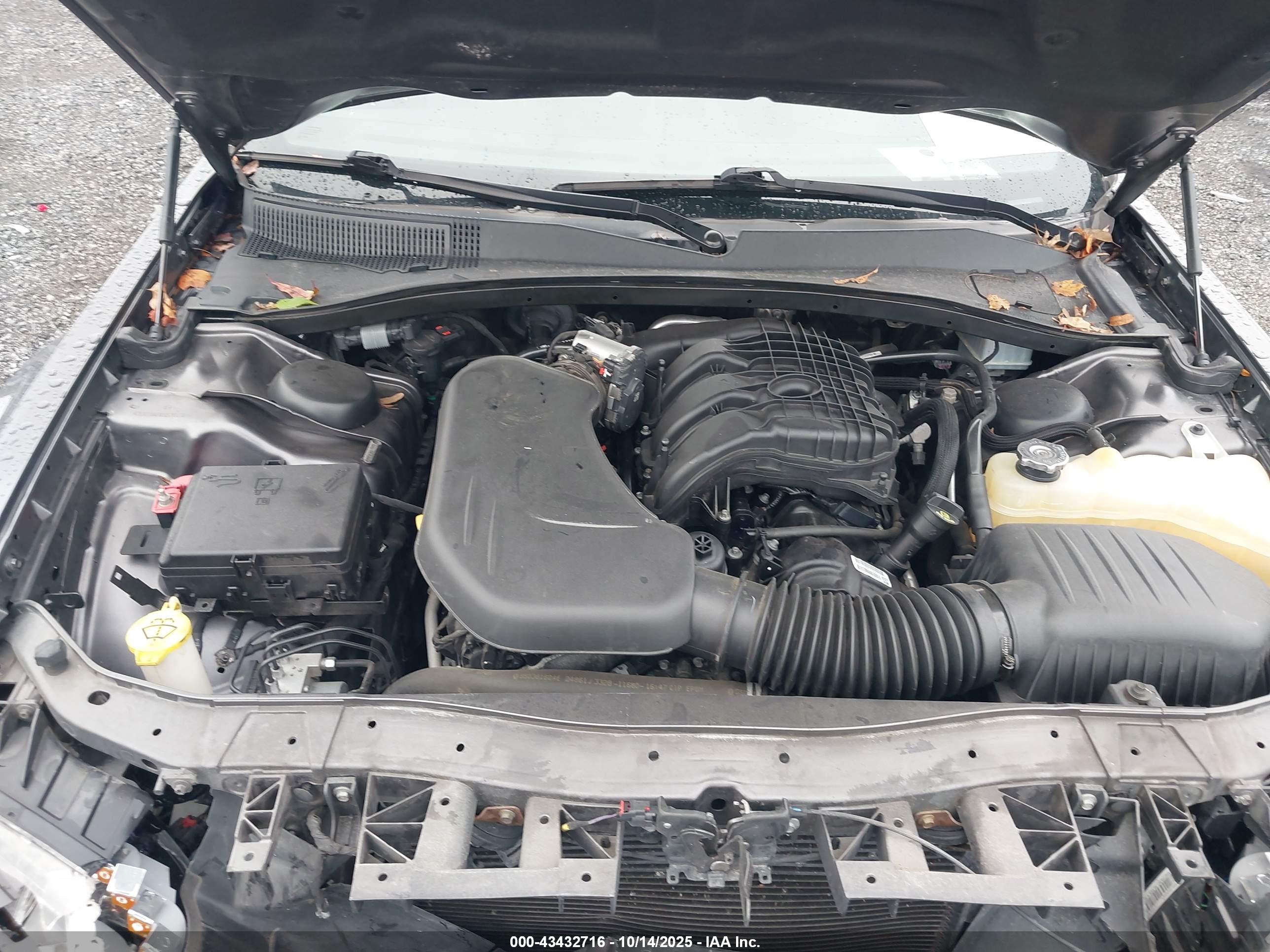 CHRYSLER 300 image 10