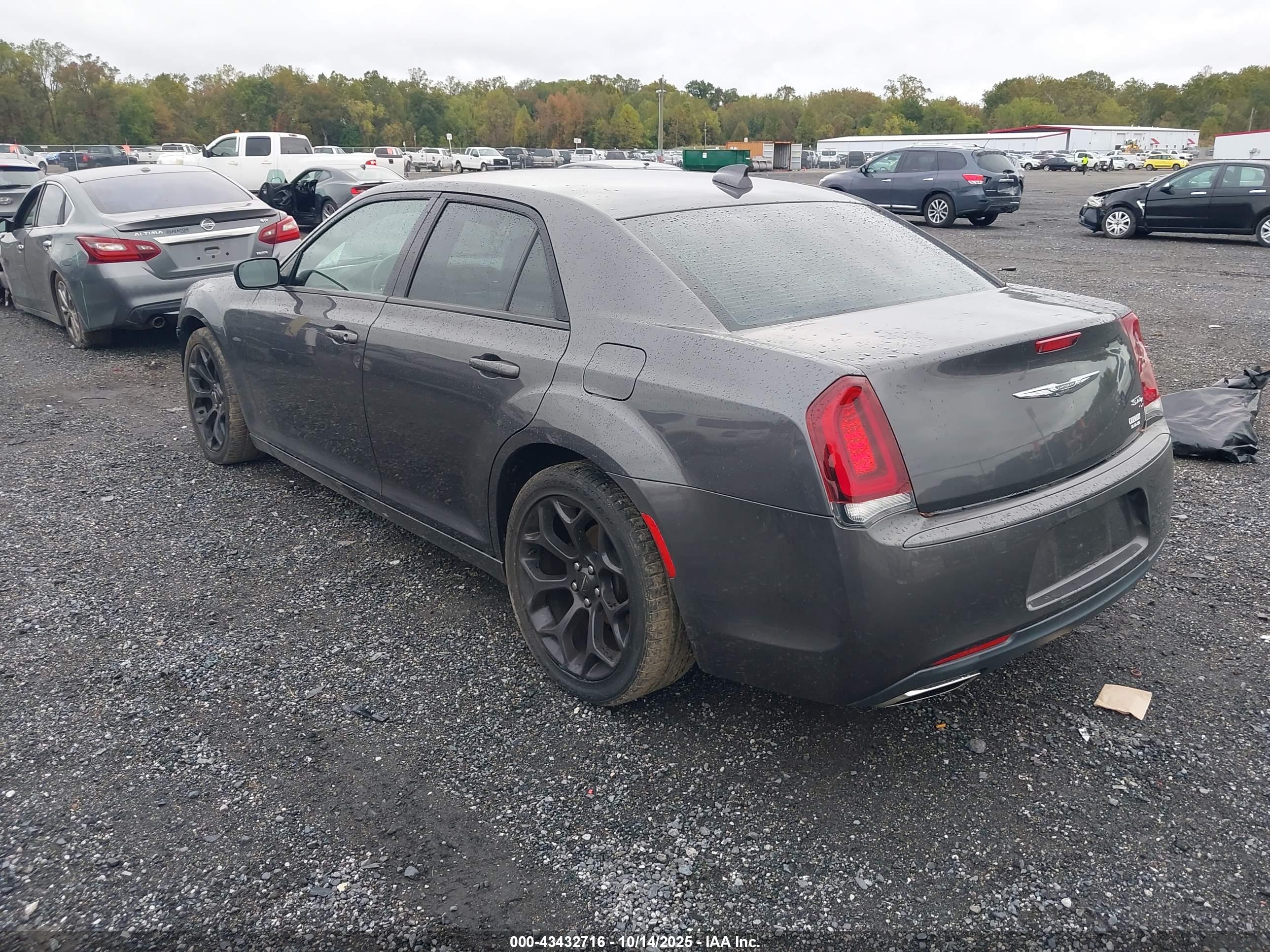 CHRYSLER 300 image 3