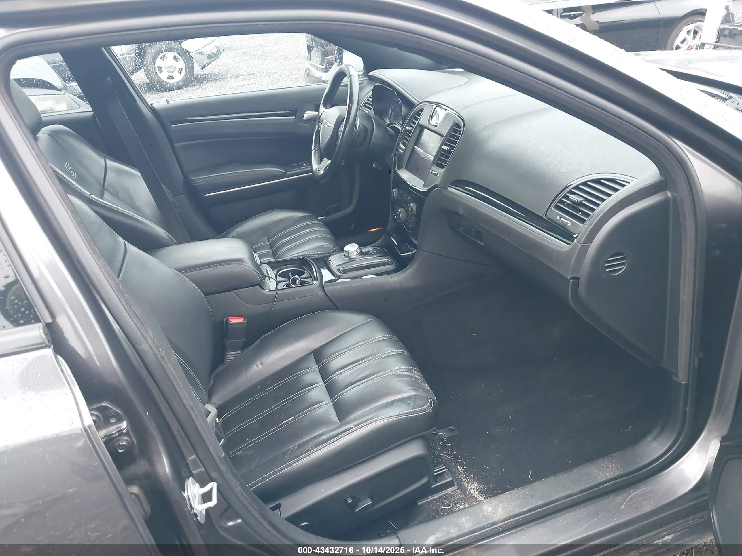 CHRYSLER 300 image 5