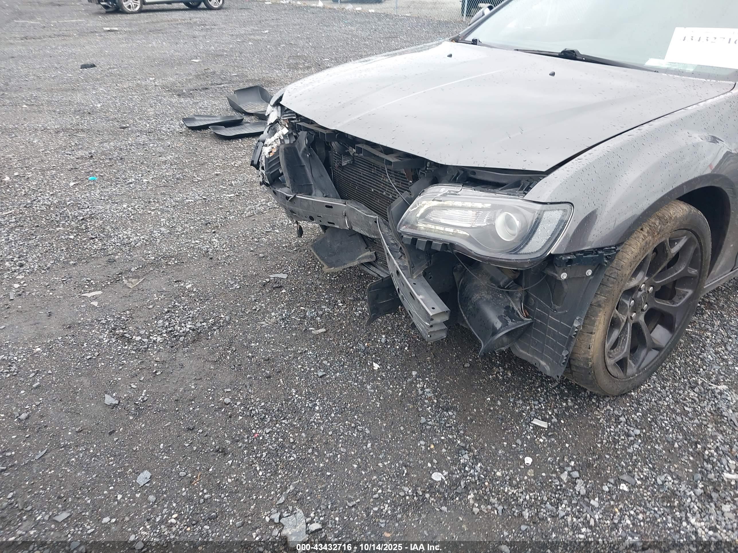CHRYSLER 300 image 6