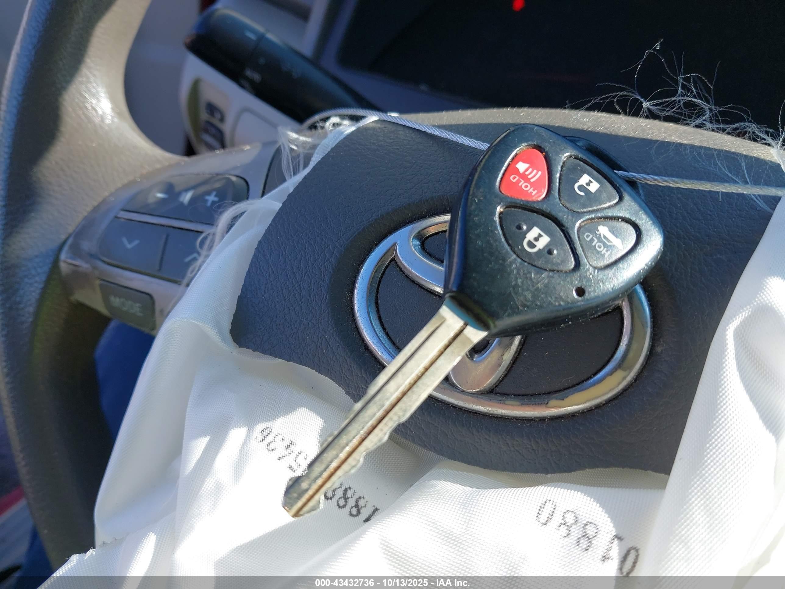 TOYOTA CAMRY image 11