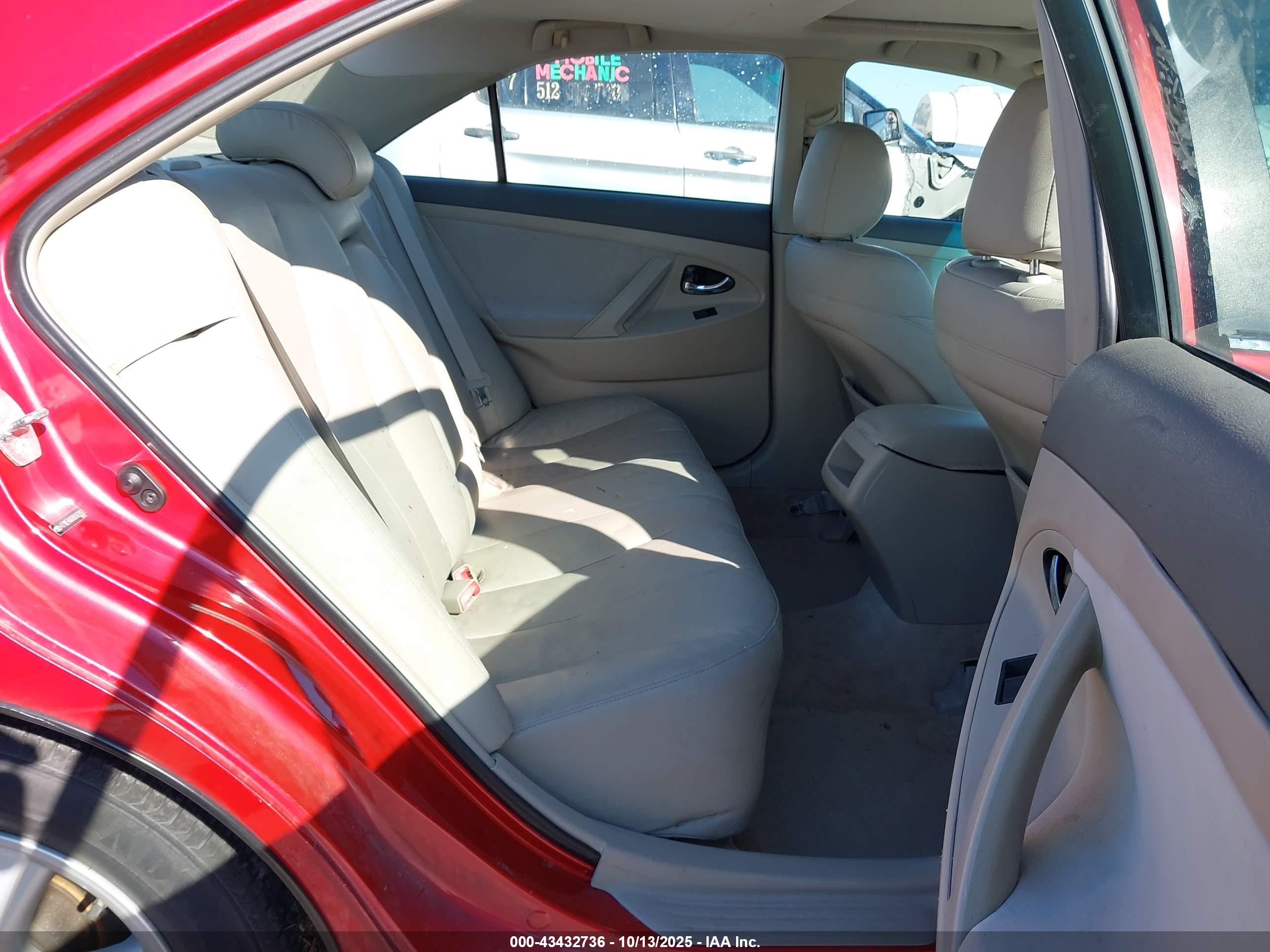 TOYOTA CAMRY image 8