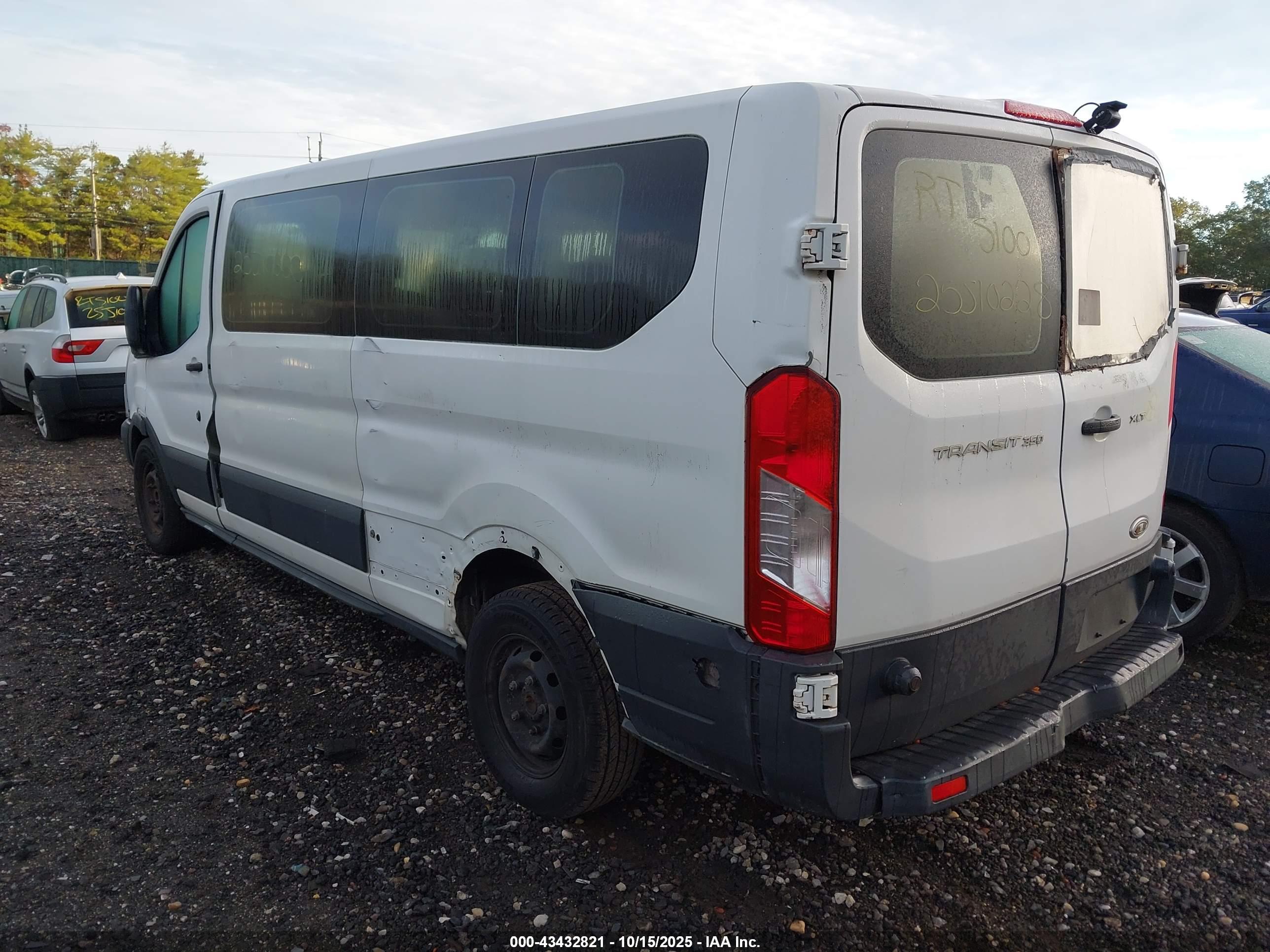 FORD TRANSIT-350 image 3