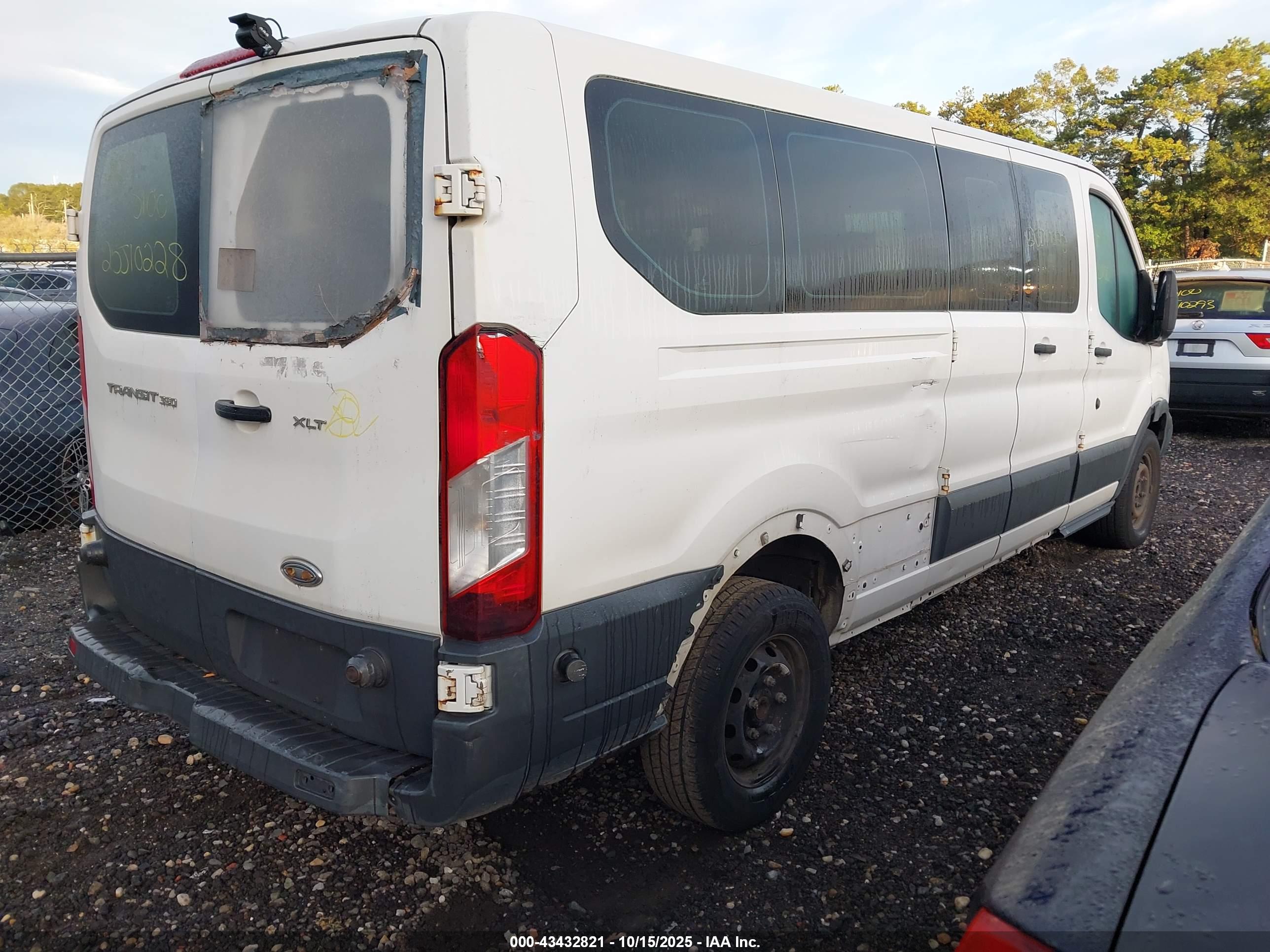 FORD TRANSIT-350 image 4