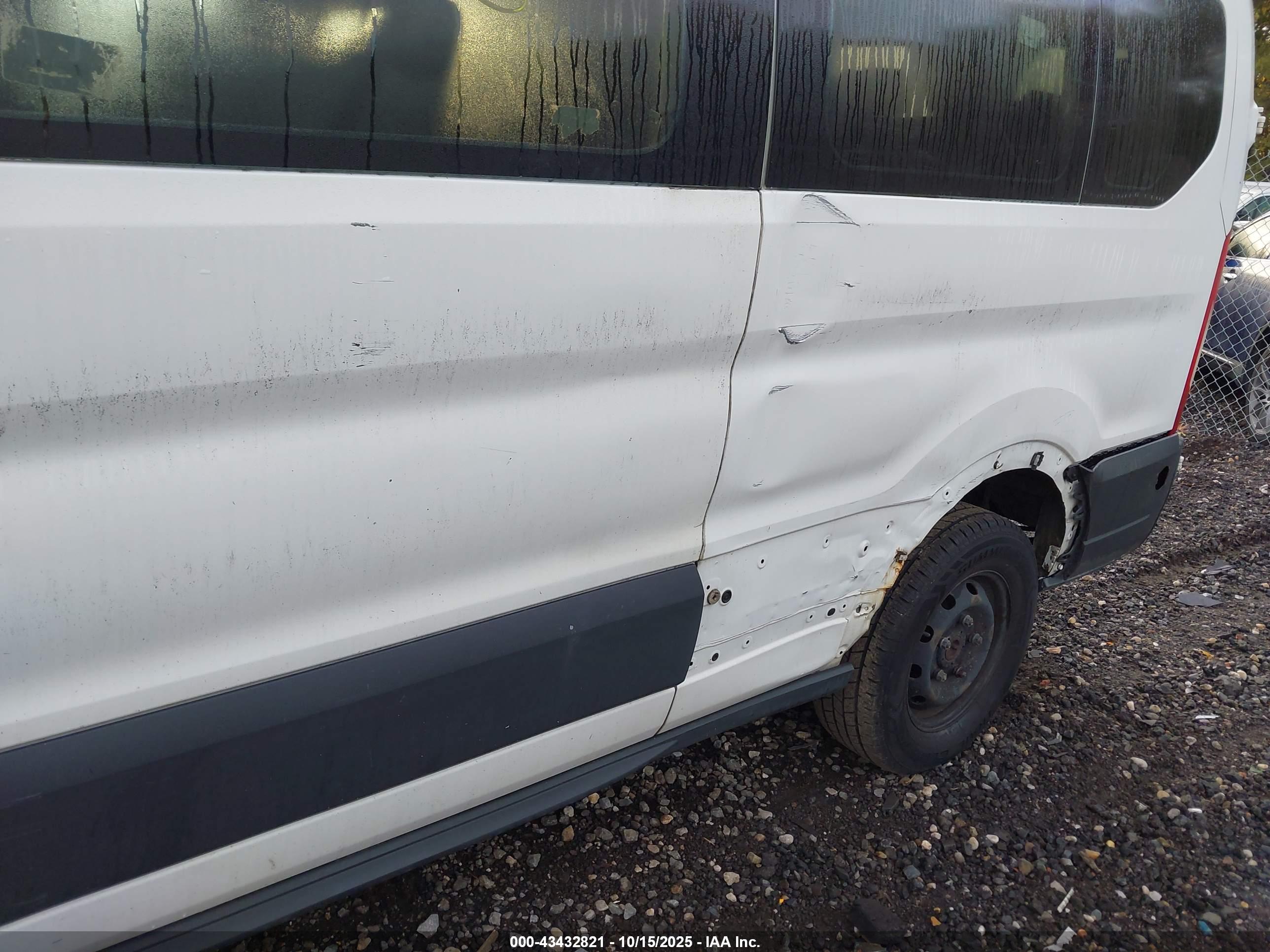 FORD TRANSIT-350 image 6
