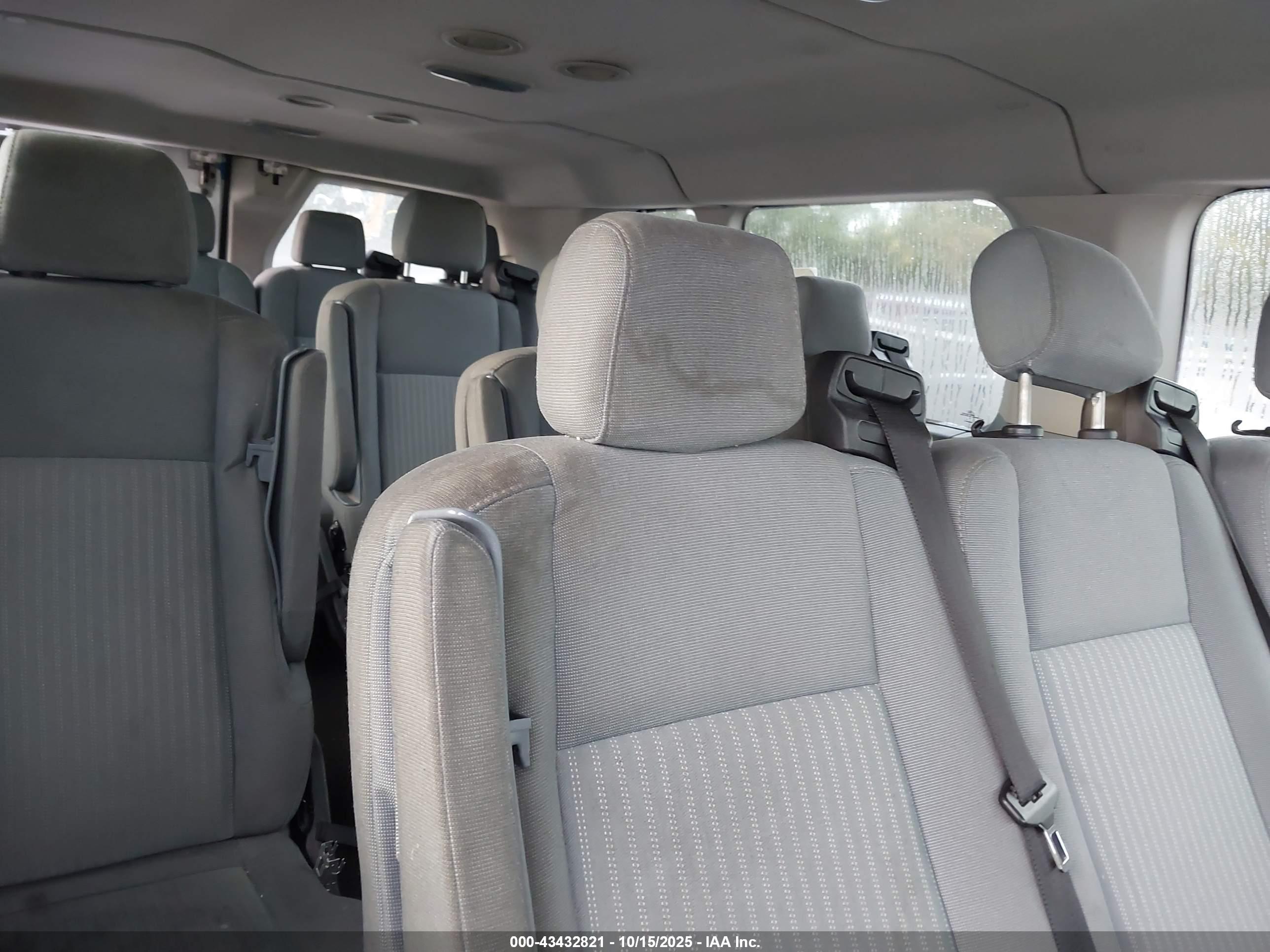 FORD TRANSIT-350 image 8