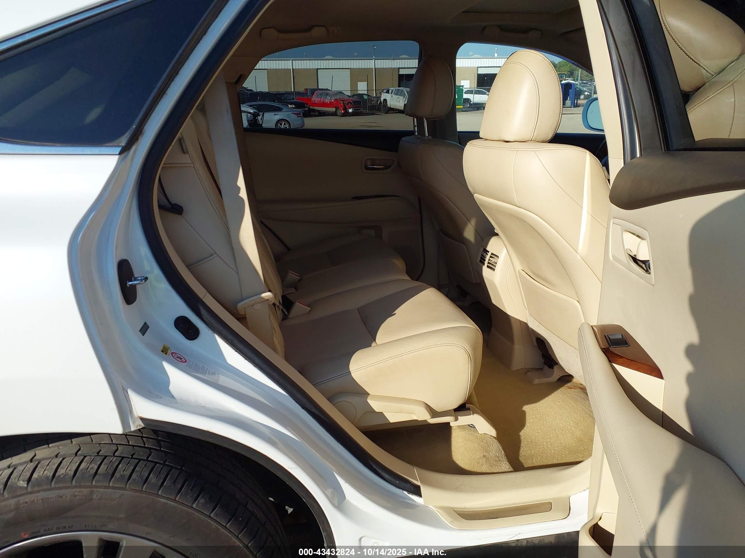 LEXUS RX image 8