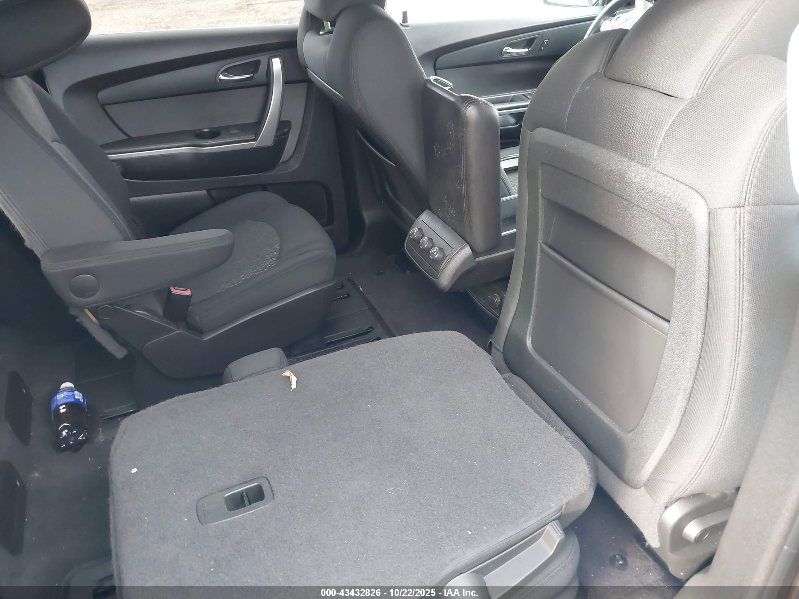 GMC ACADIA image 8