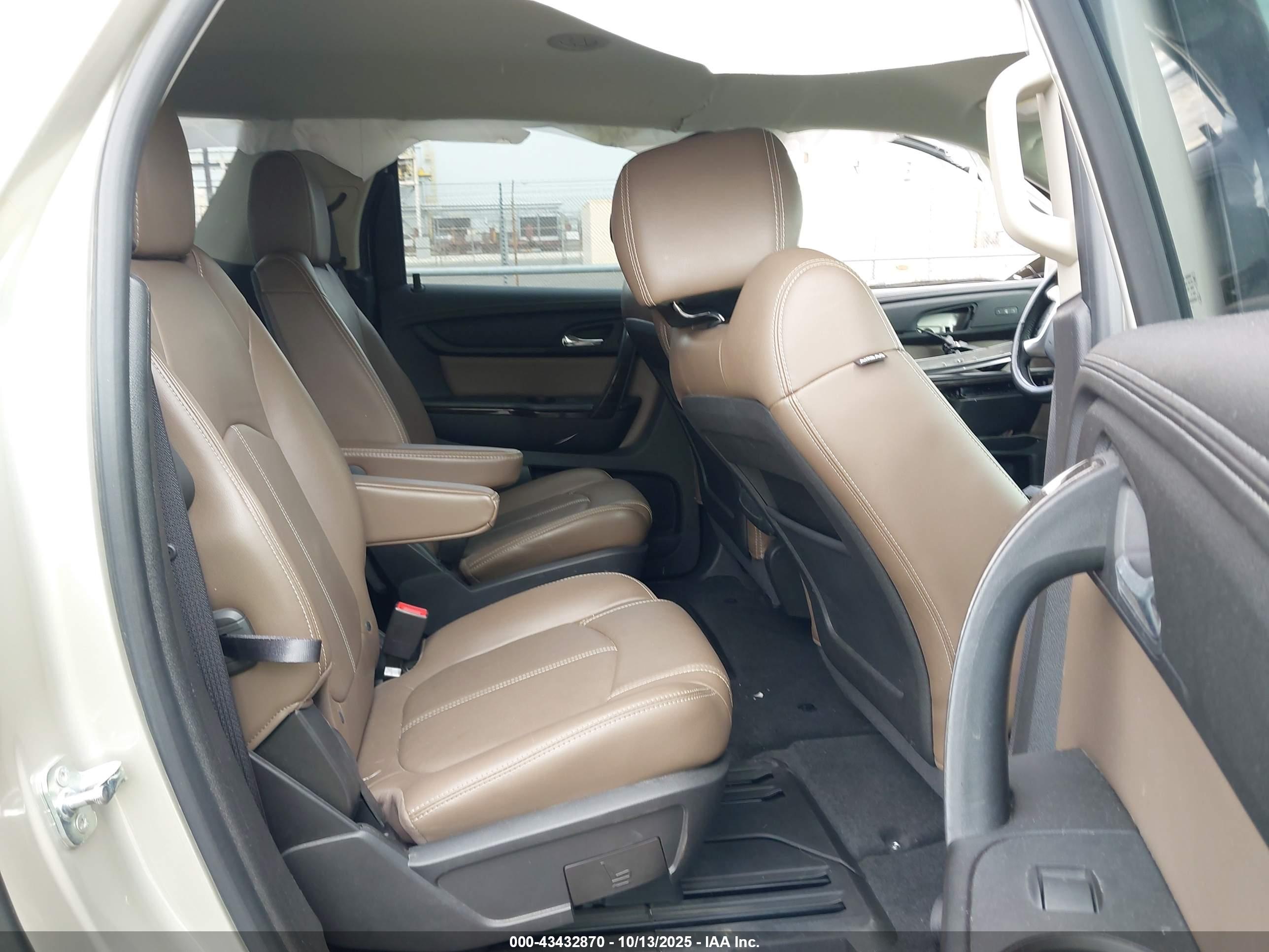 GMC ACADIA image 8