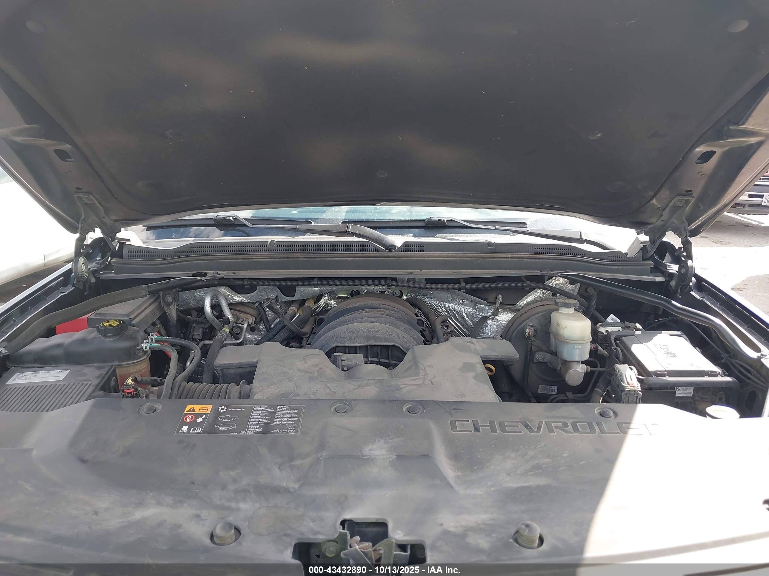 CHEVROLET SUBURBAN image 10