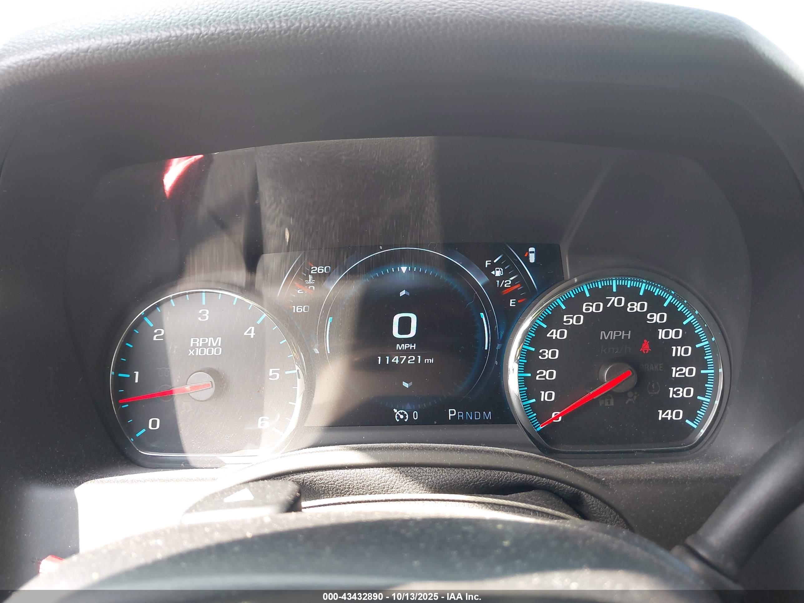 CHEVROLET SUBURBAN image 7