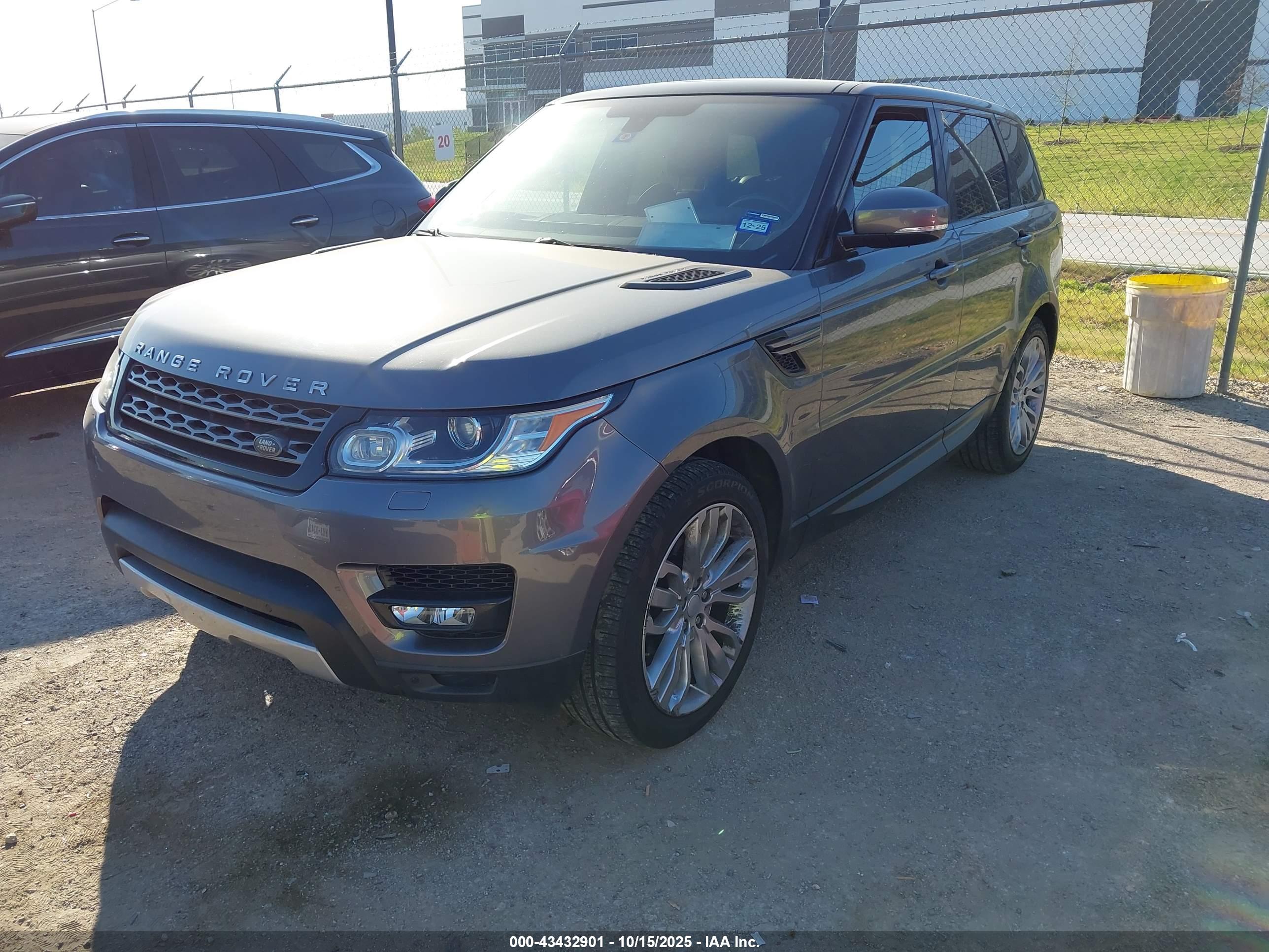 LAND ROVER image 2