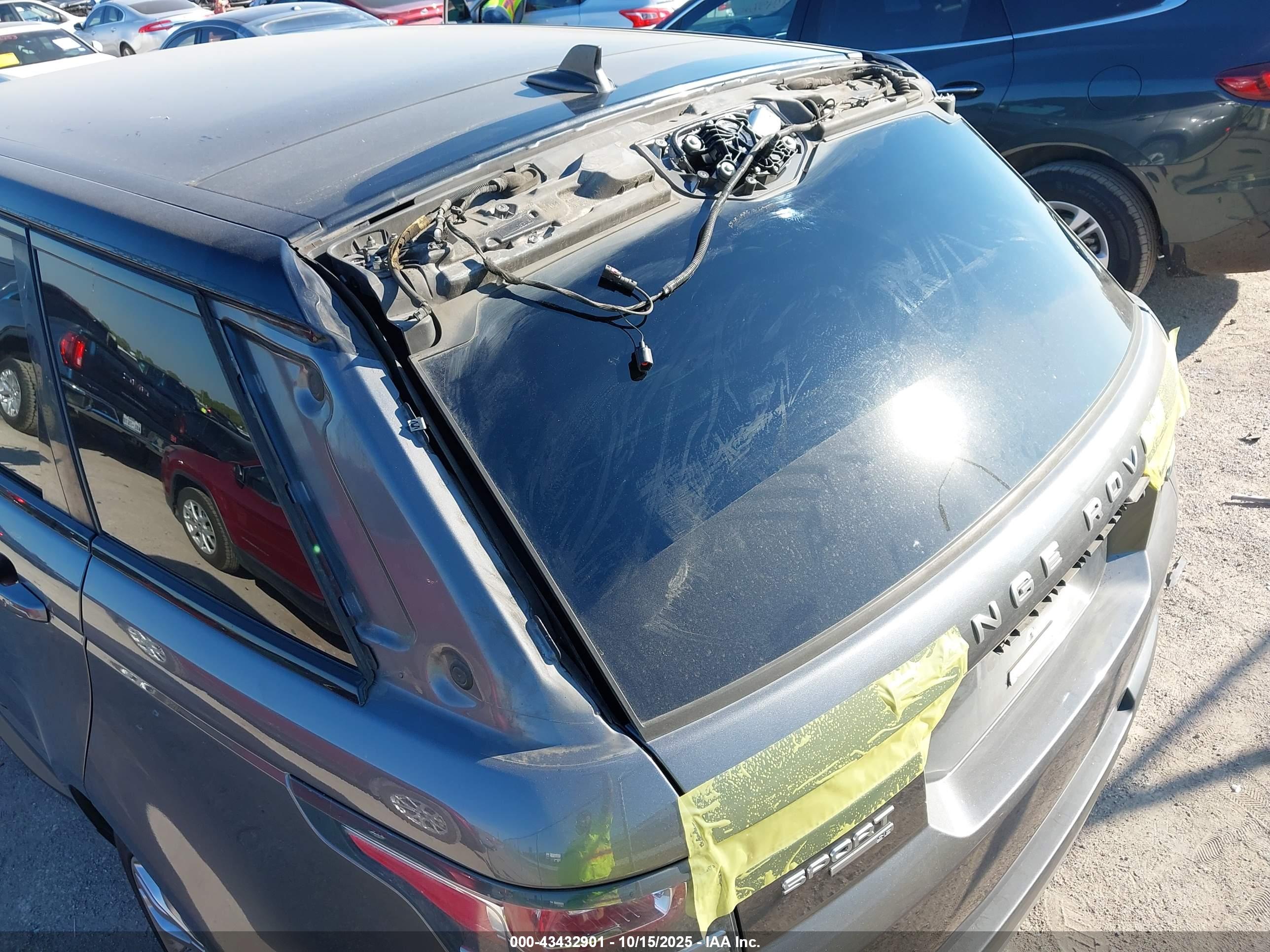 LAND ROVER image 6