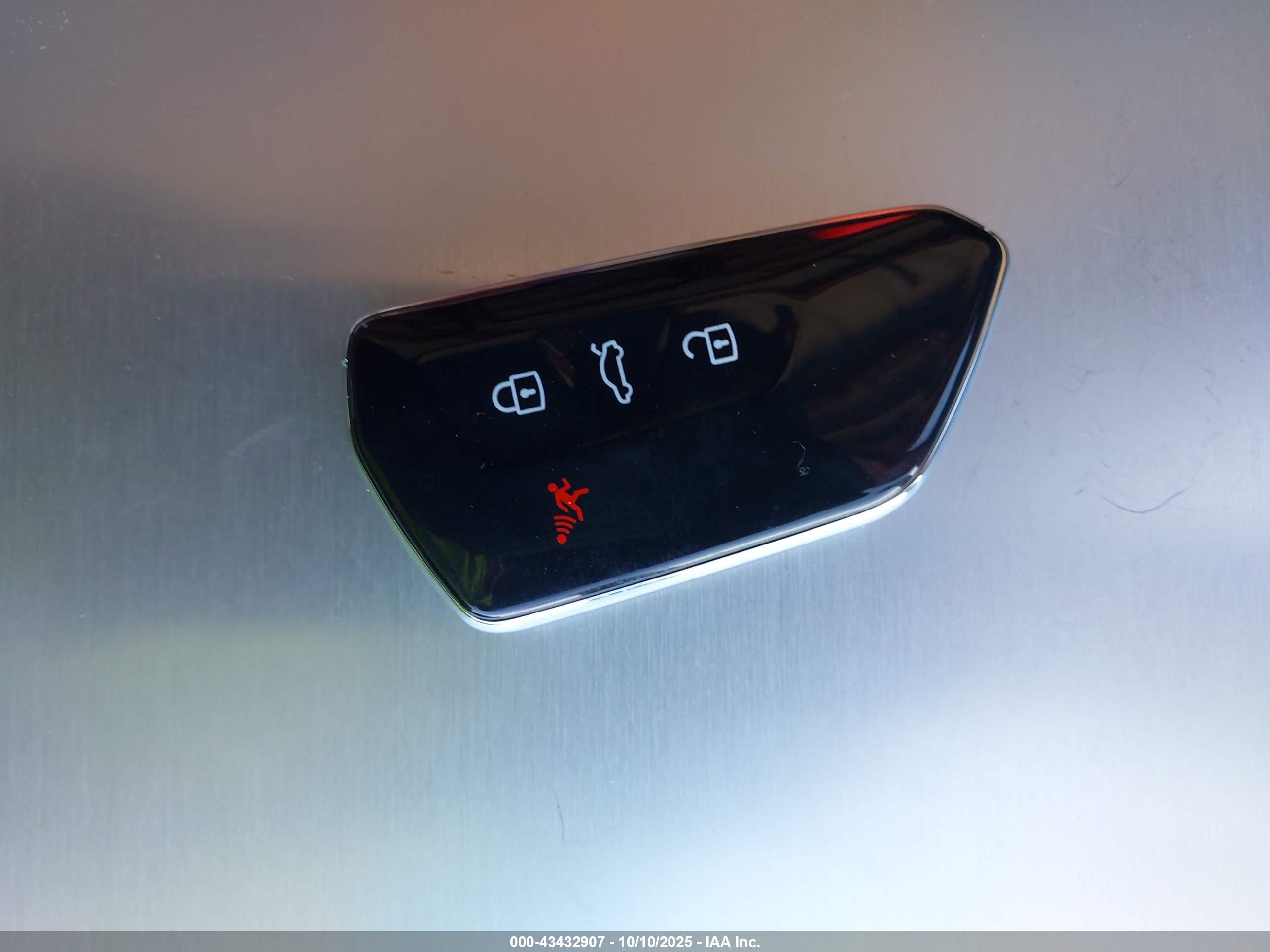 VOLKSWAGEN ID.4 image 11