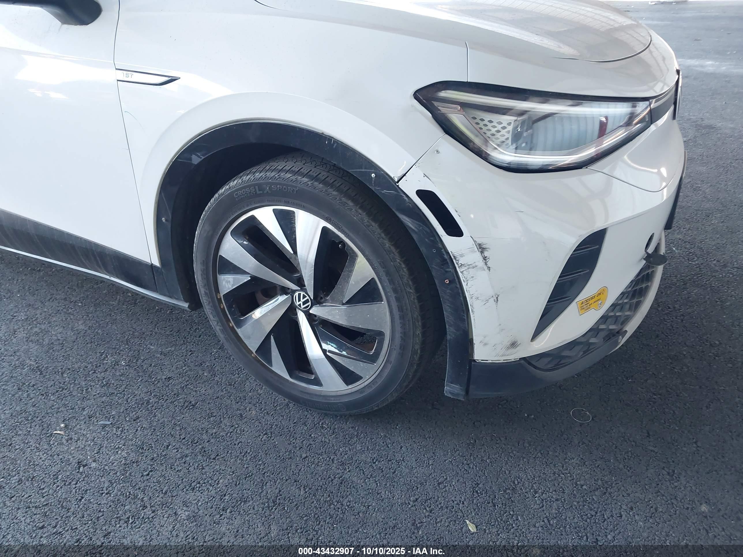 VOLKSWAGEN ID.4 image 6