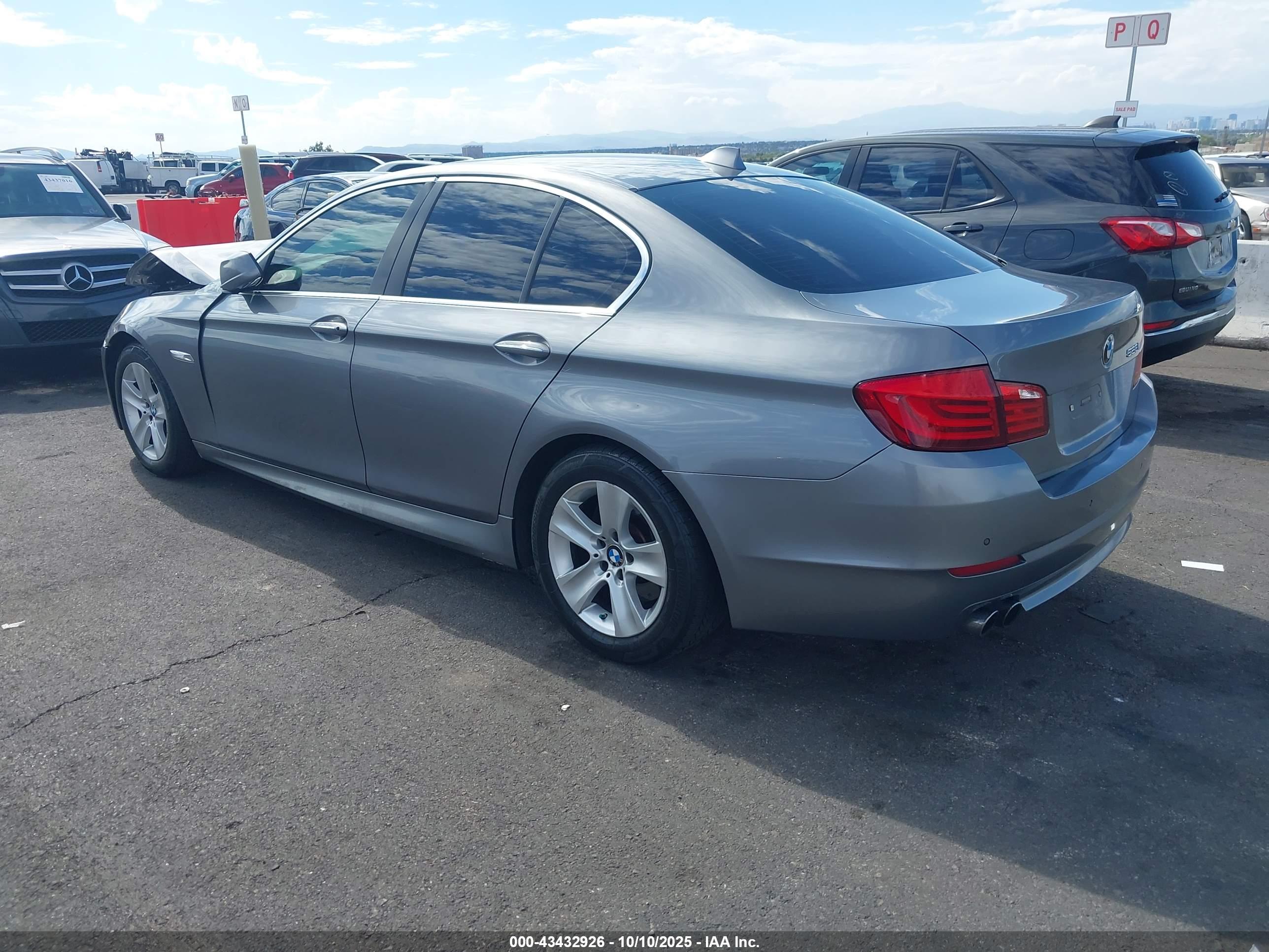 BMW 528I image 3