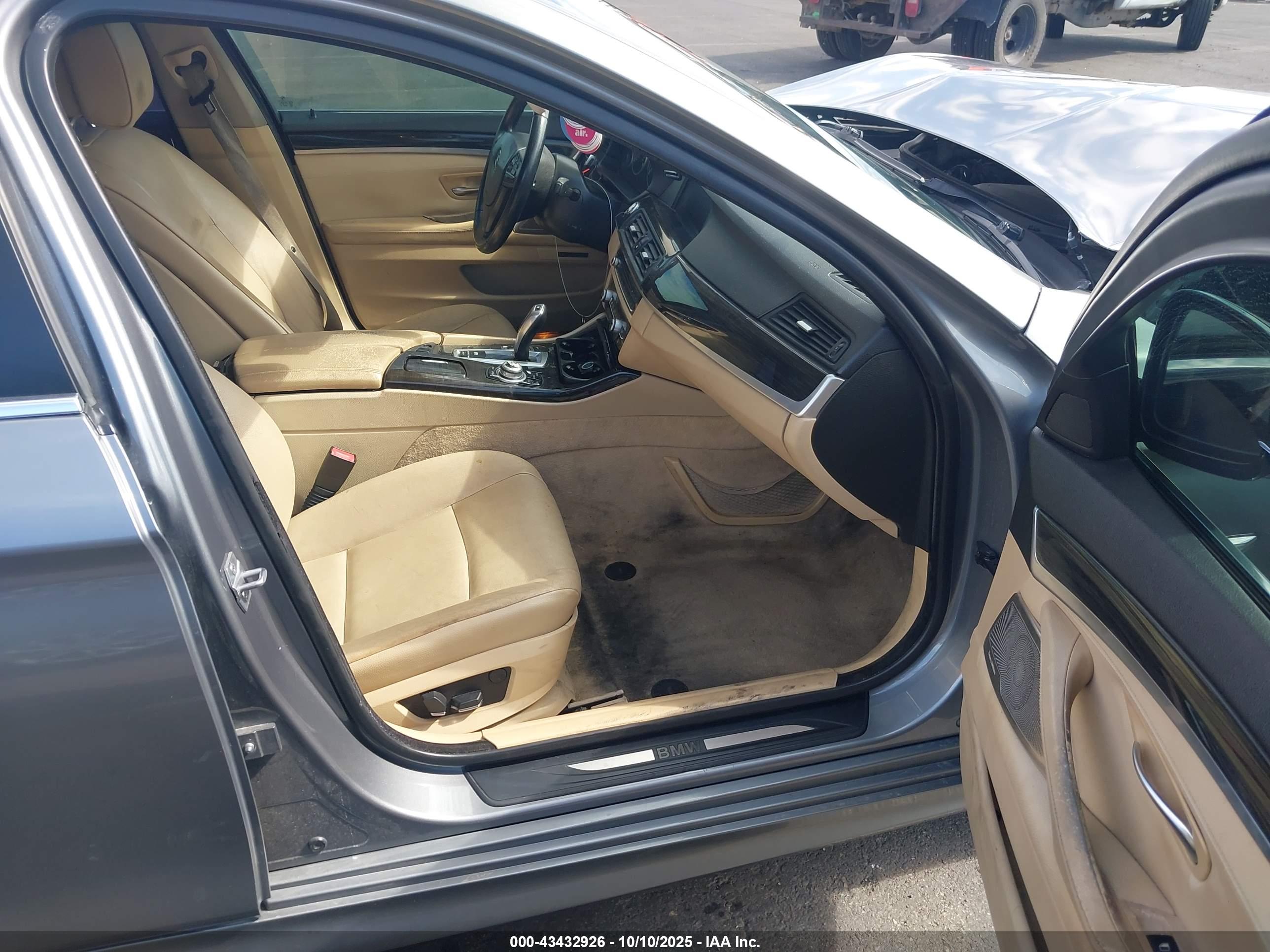 BMW 528I image 5
