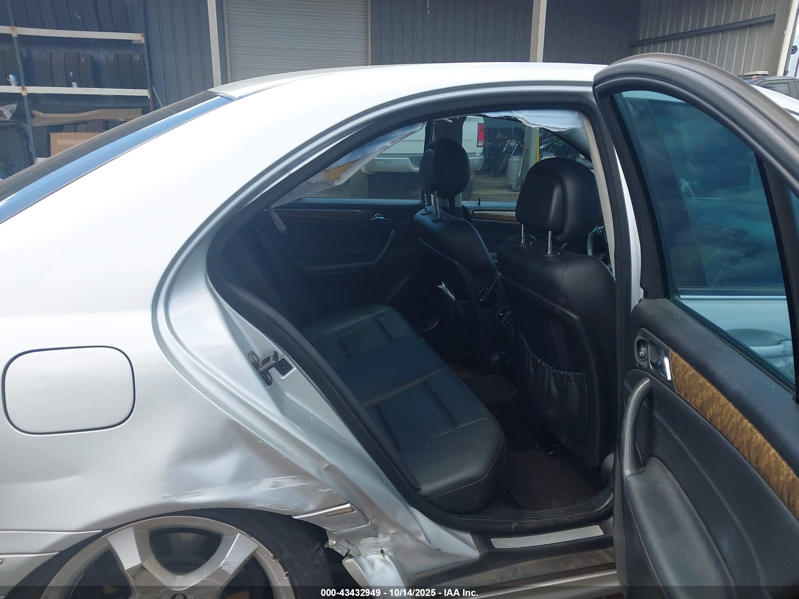 MERCEDES-BENZ C image 8