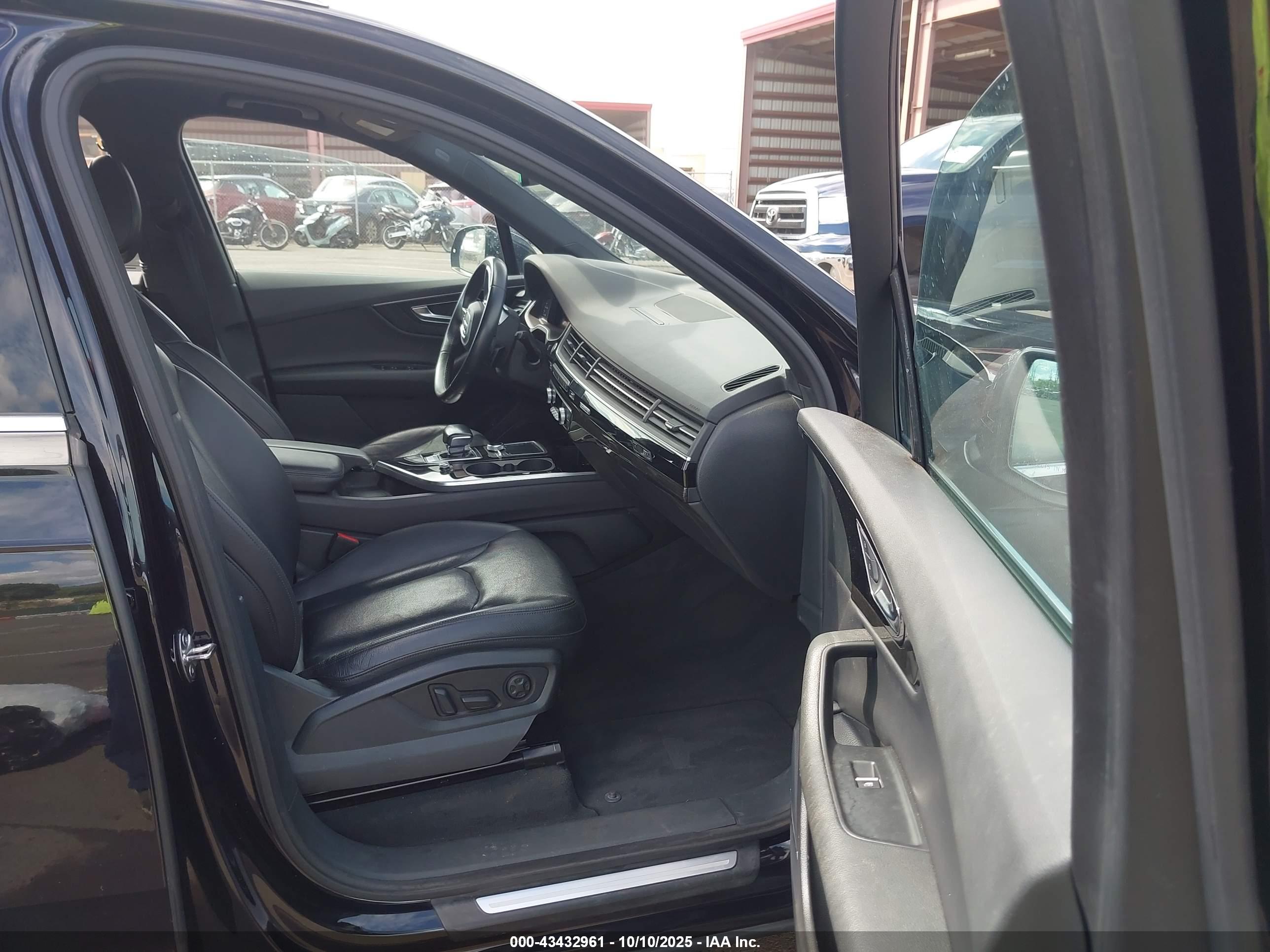 AUDI Q7 image 5