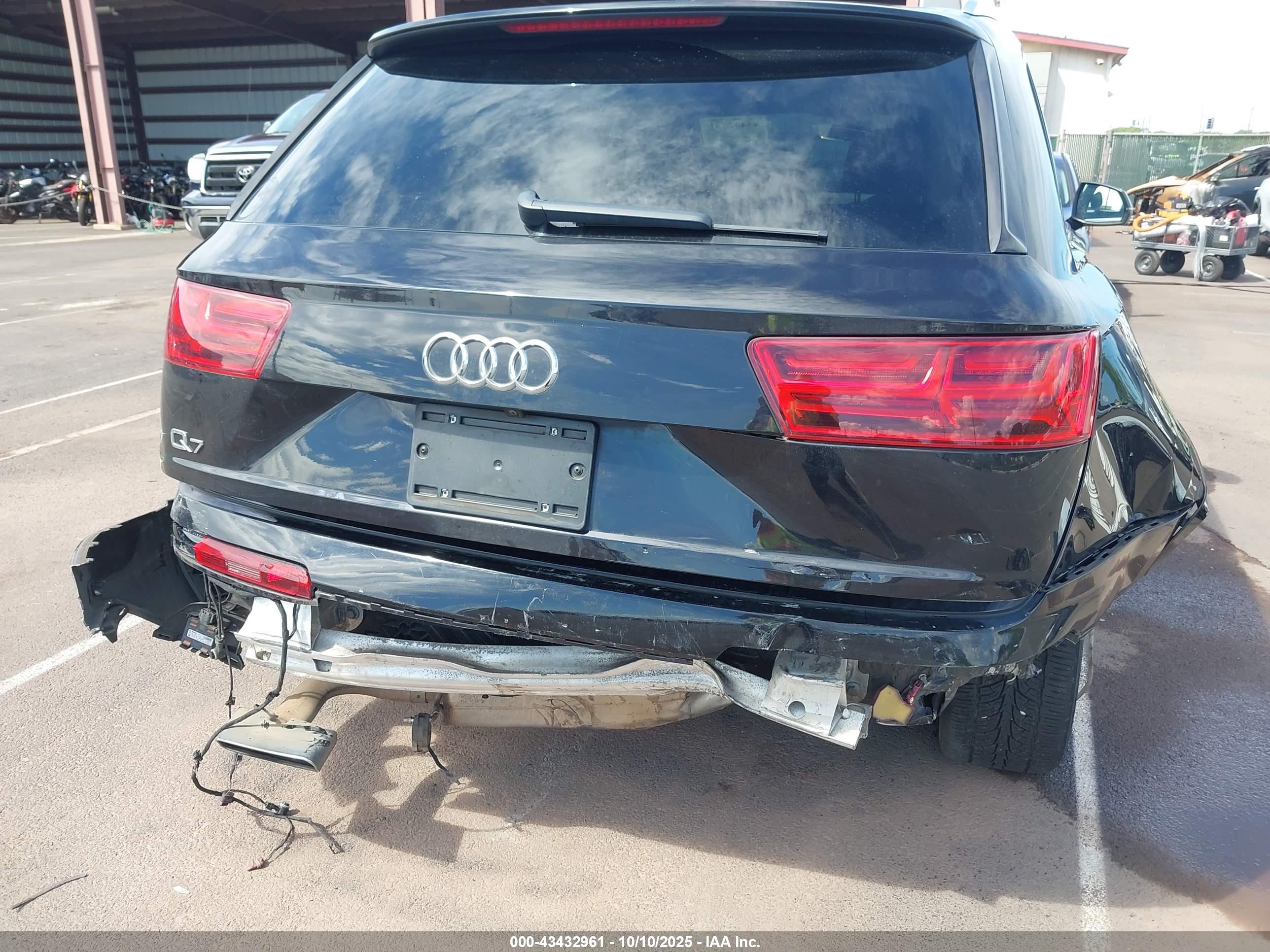 AUDI Q7 image 6