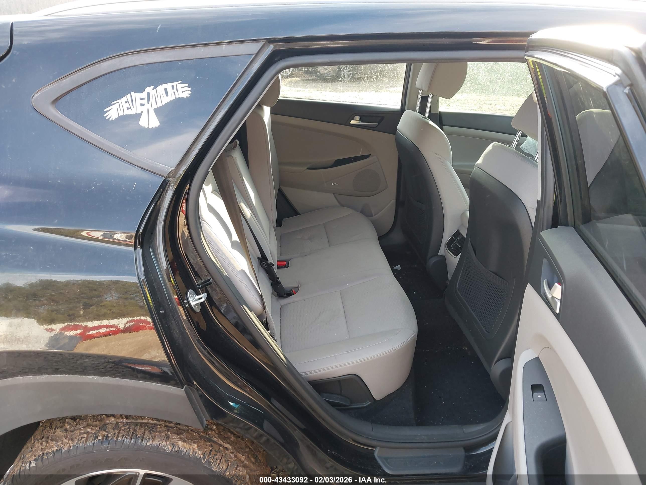 HYUNDAI TUCSON image 8
