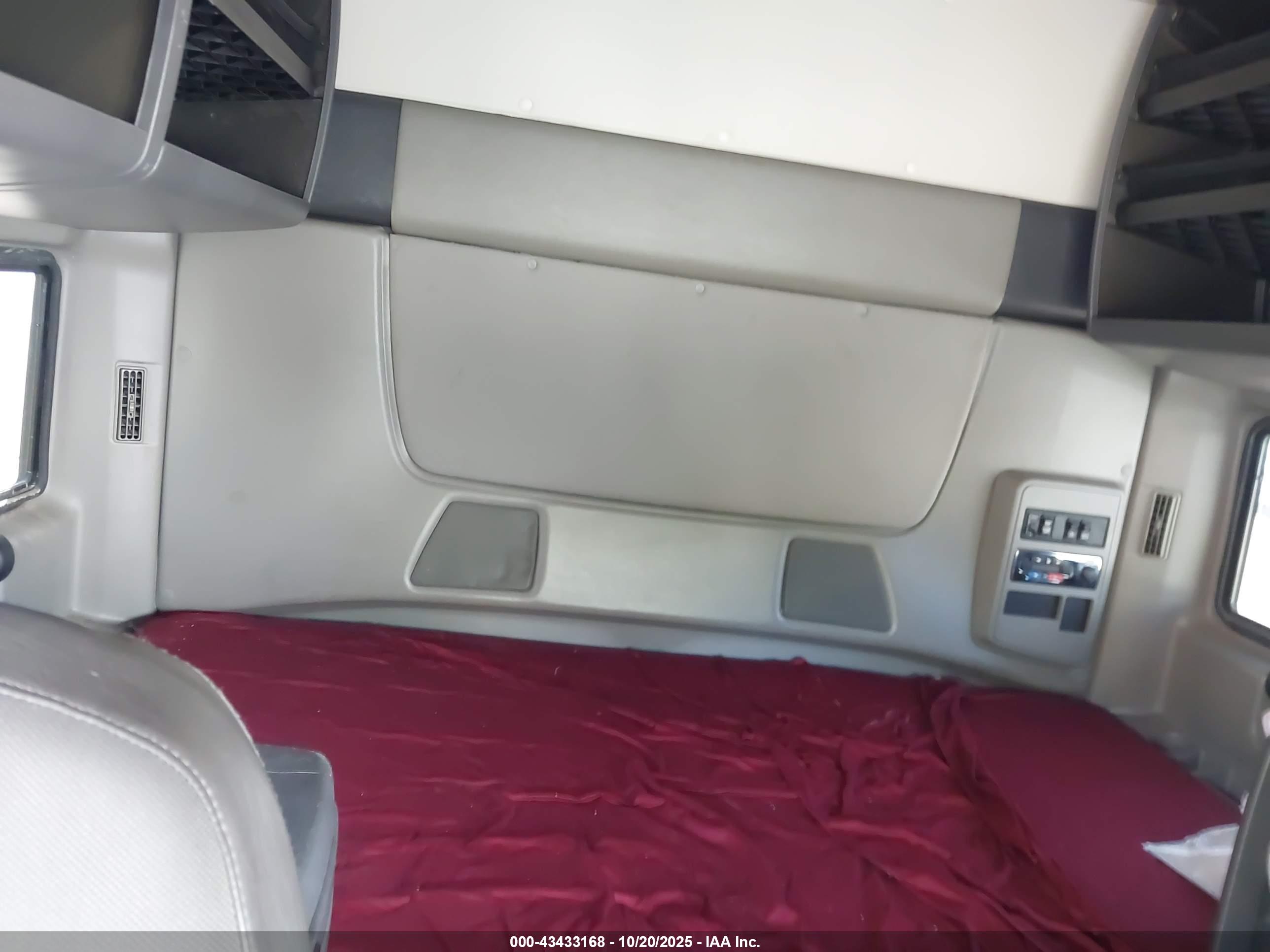 INTERNATIONAL PROSTAR image 7