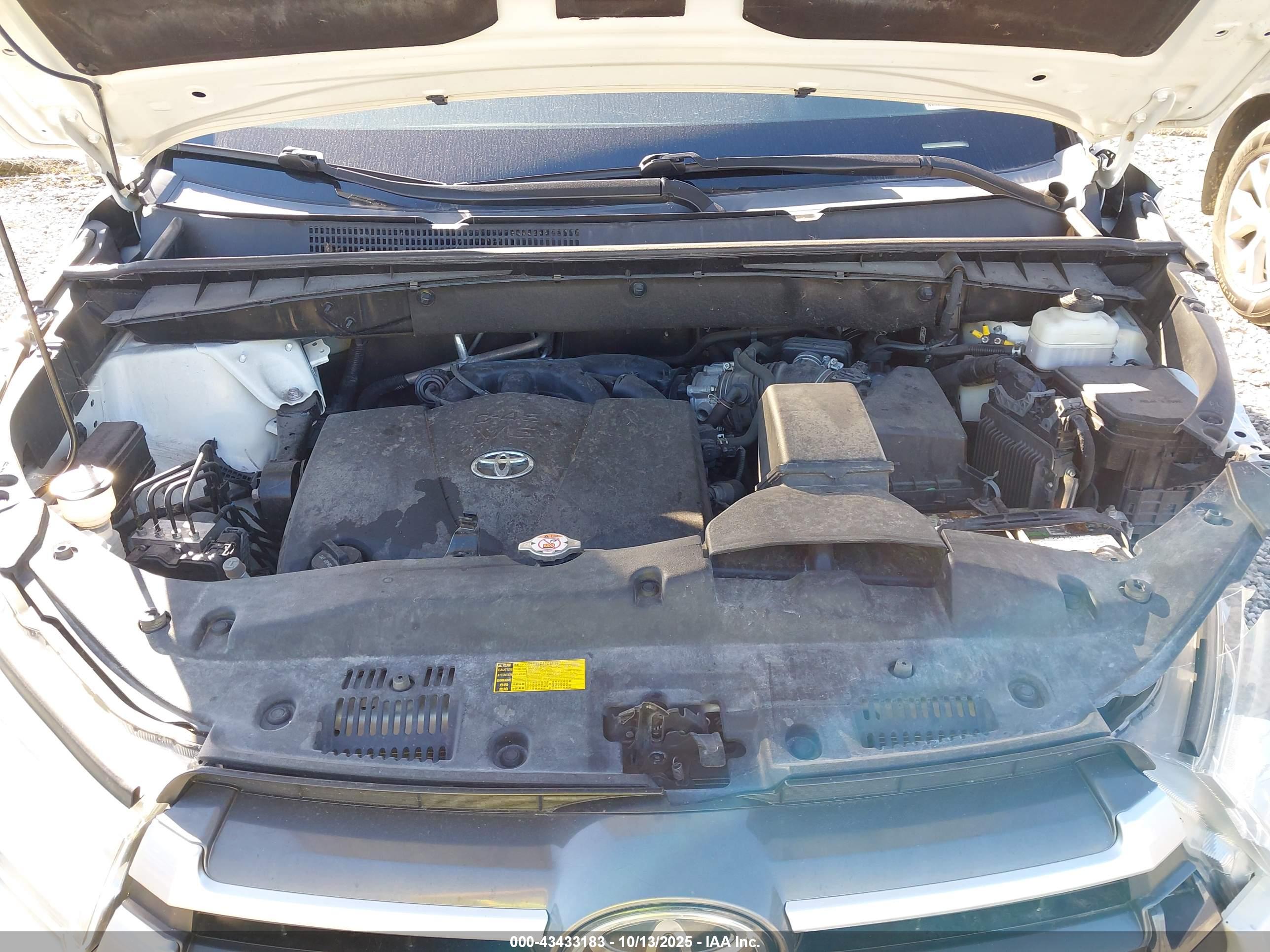 TOYOTA HIGHLANDER image 10