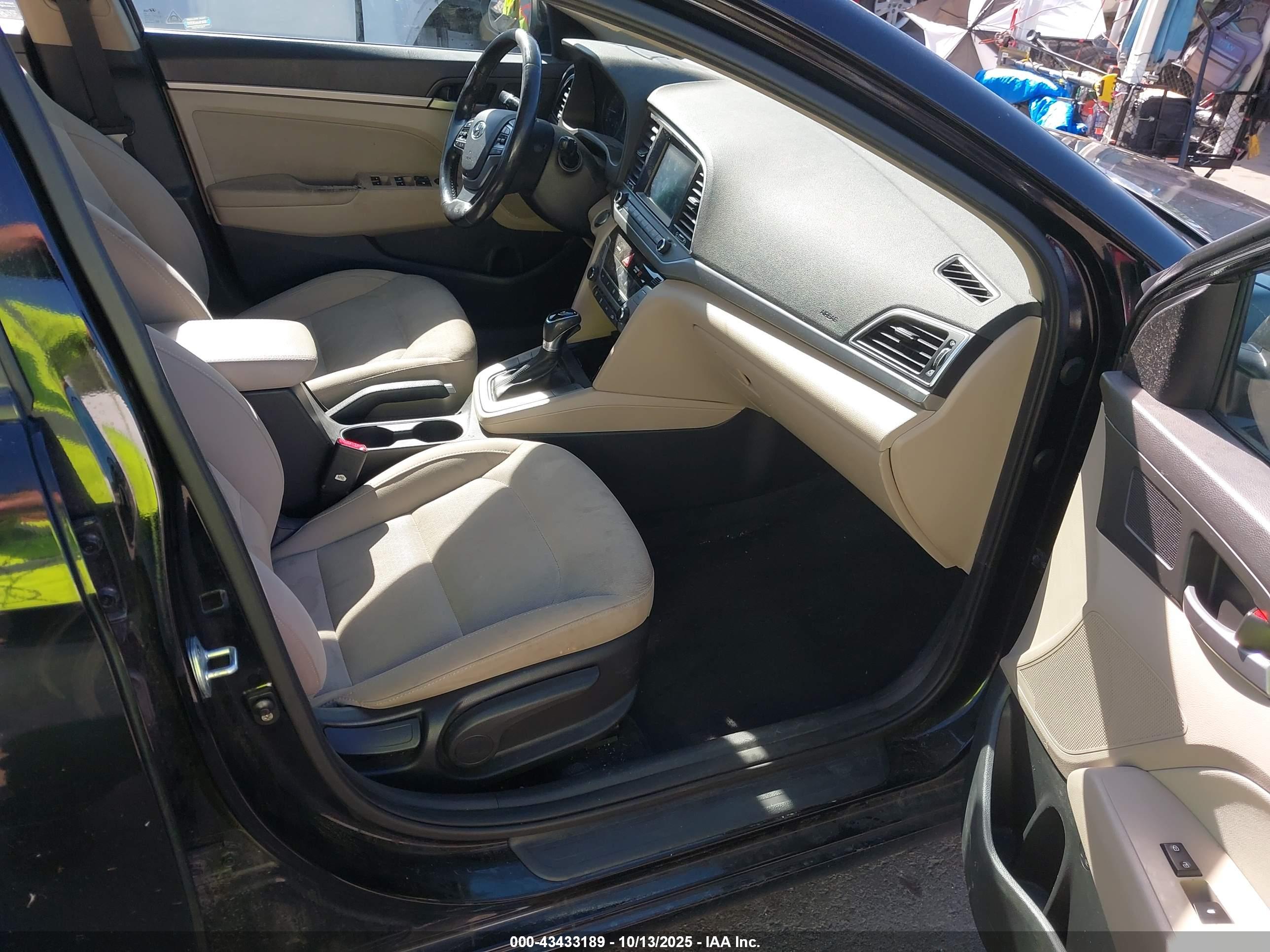 HYUNDAI ELANTRA image 5