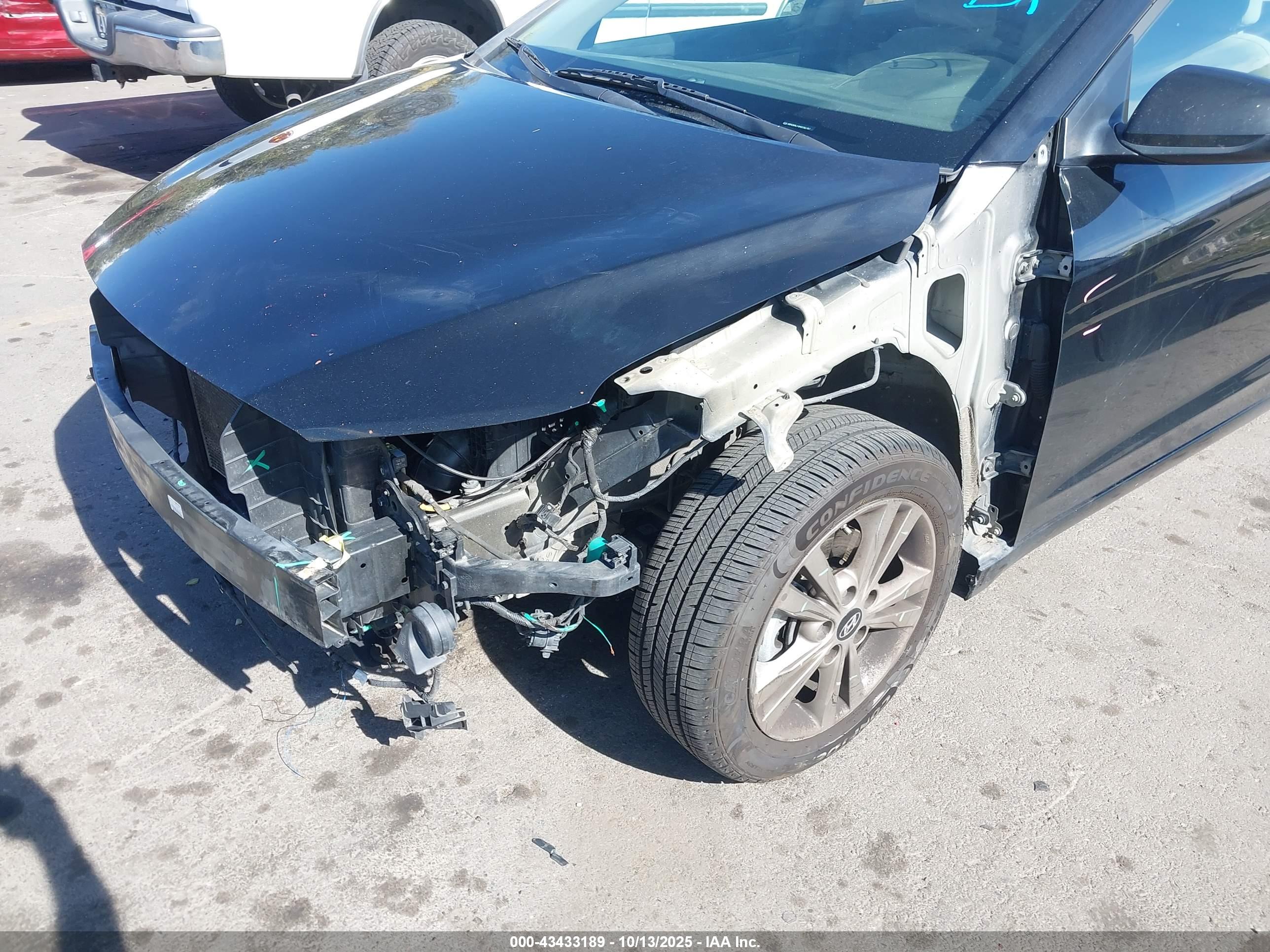 HYUNDAI ELANTRA image 6