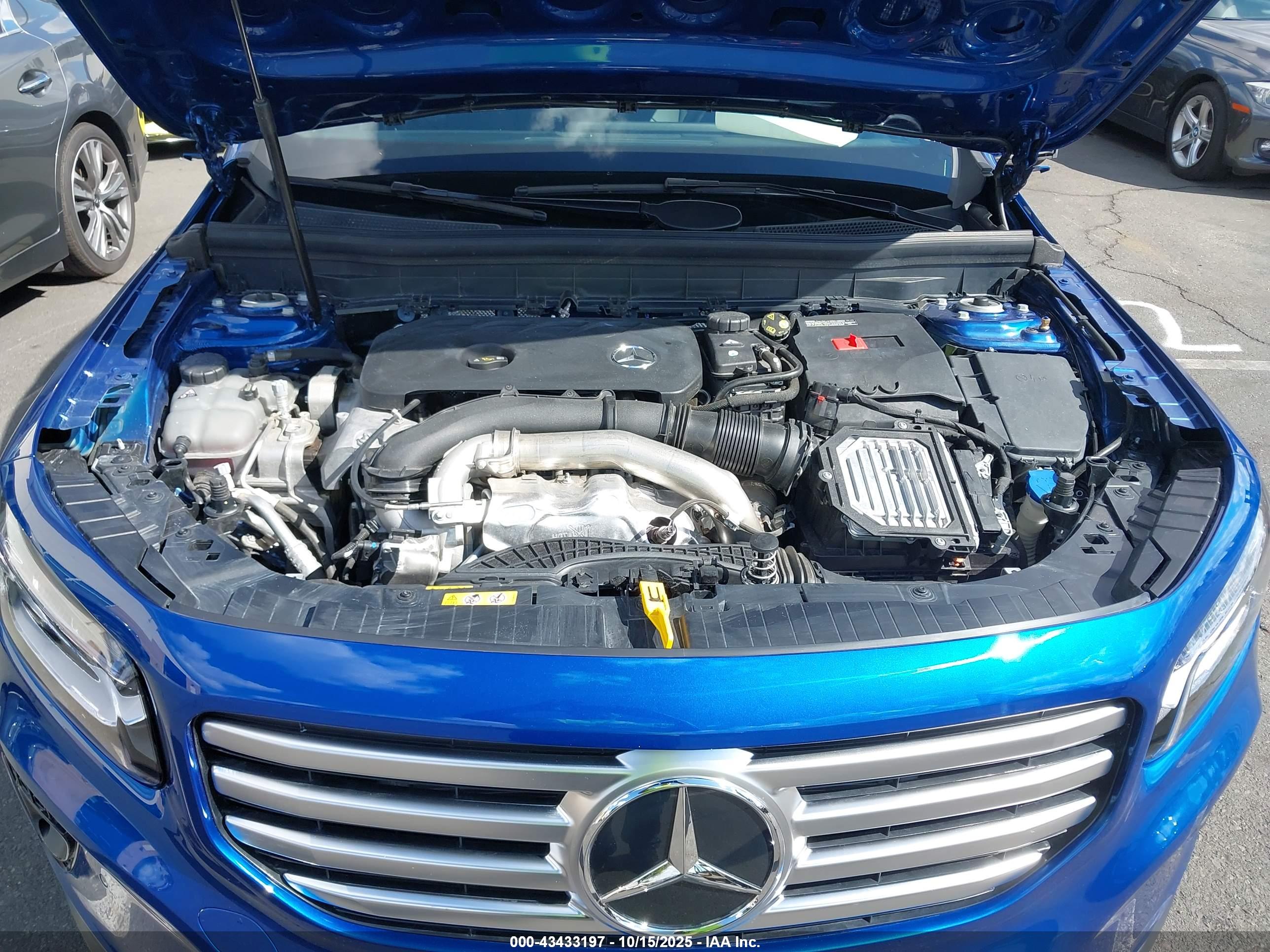 MERCEDES-BENZ GLB image 10