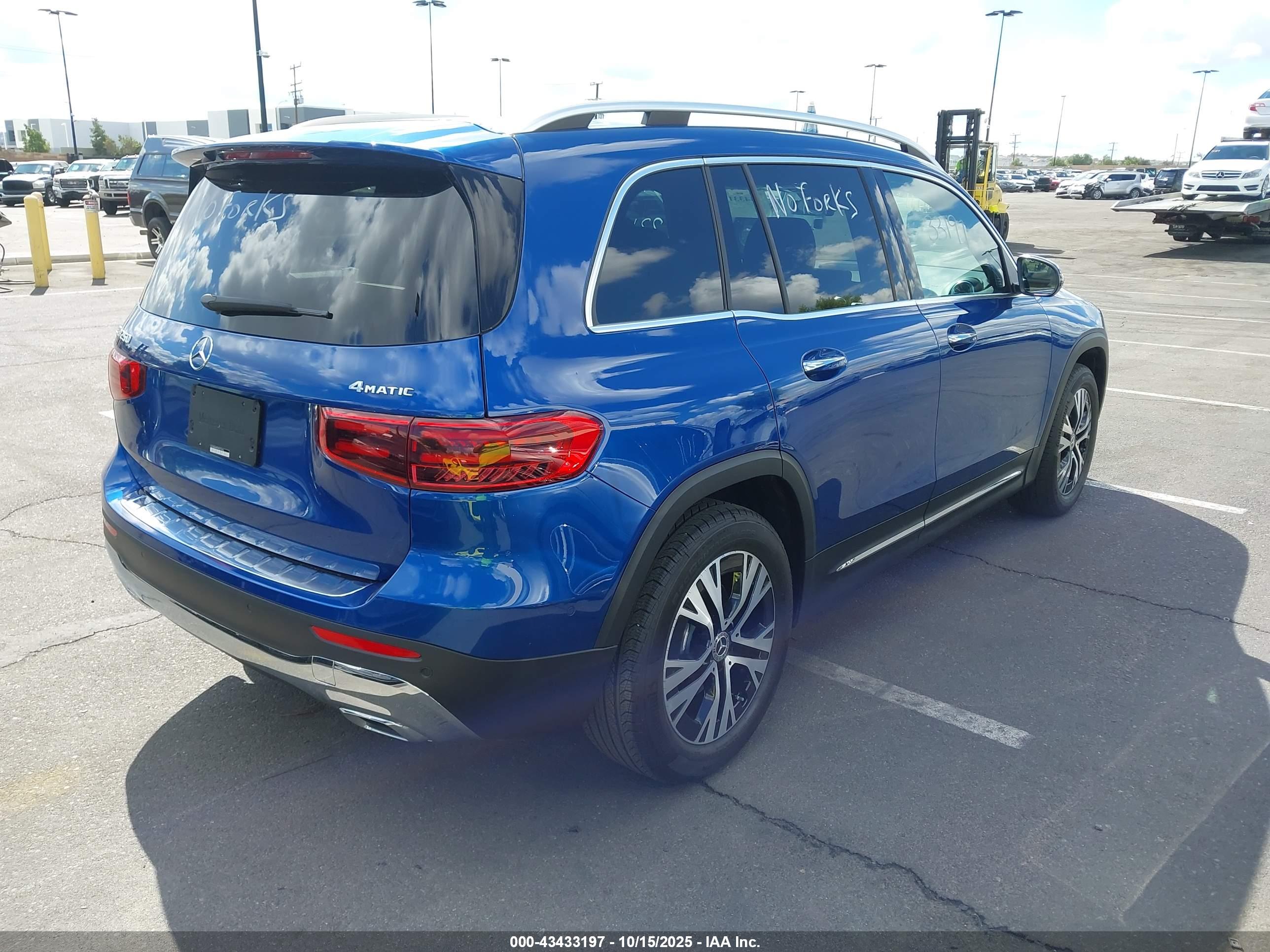 MERCEDES-BENZ GLB image 4