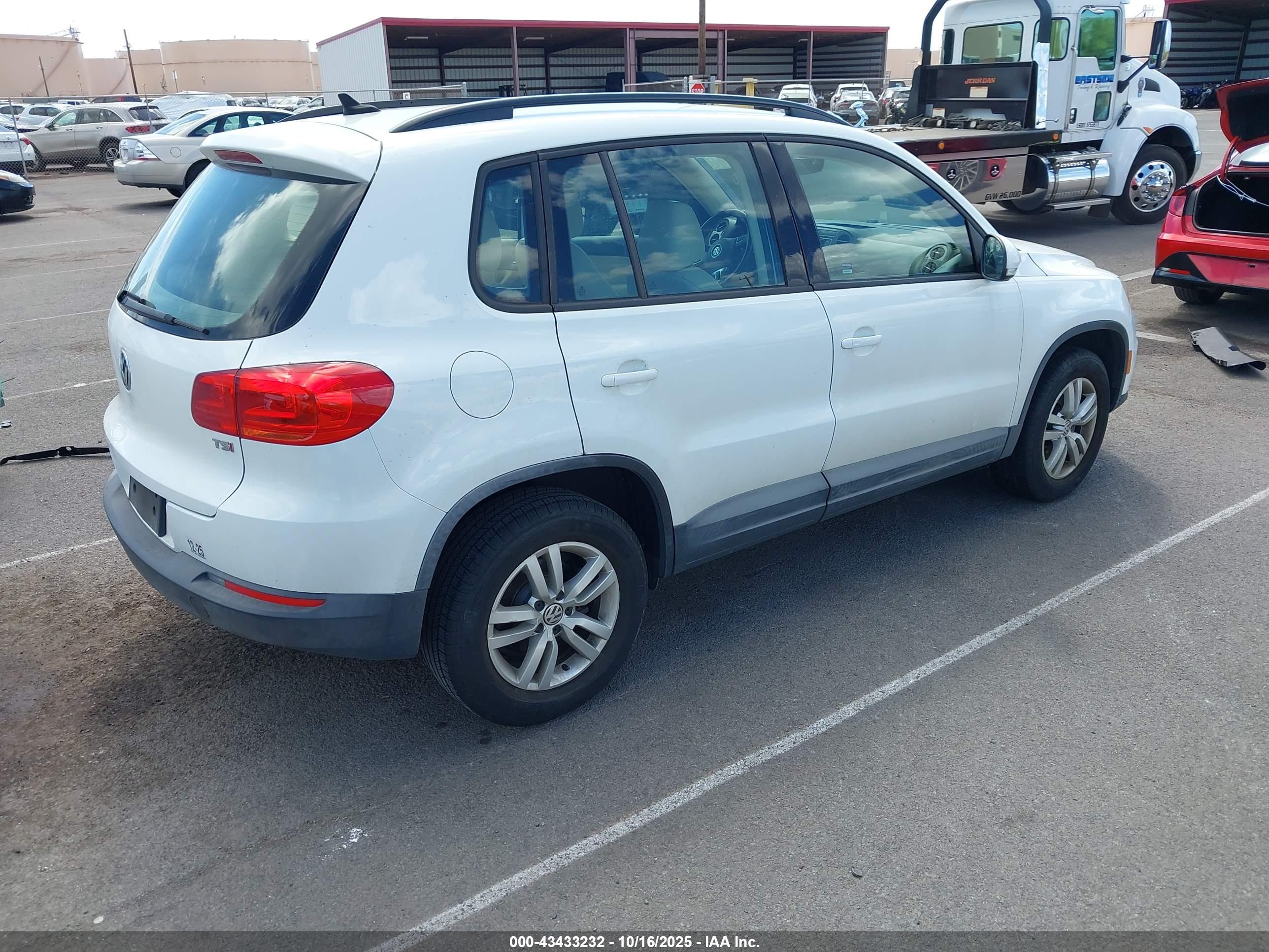 VOLKSWAGEN TIGUAN image 4