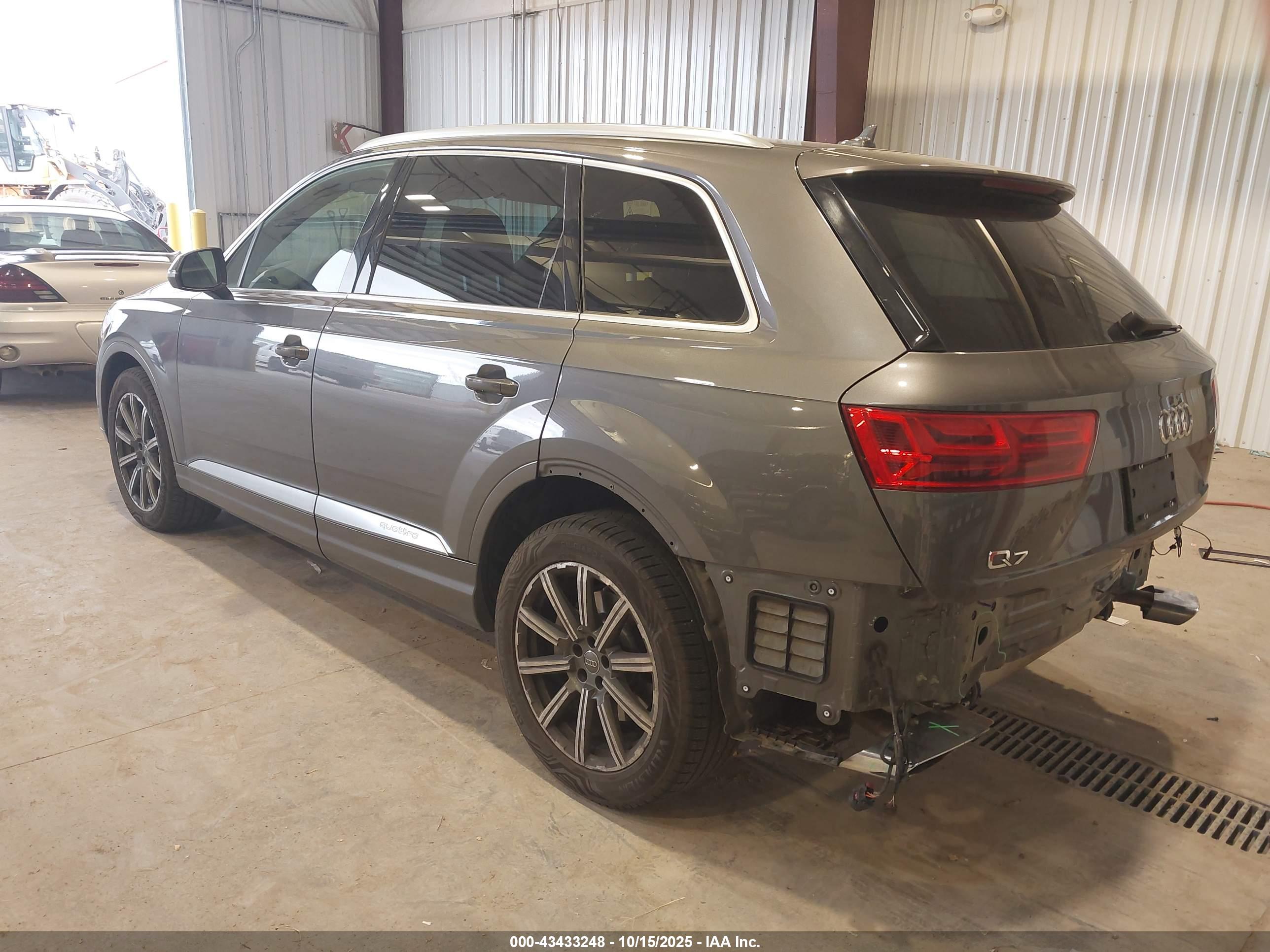 AUDI Q7 image 3