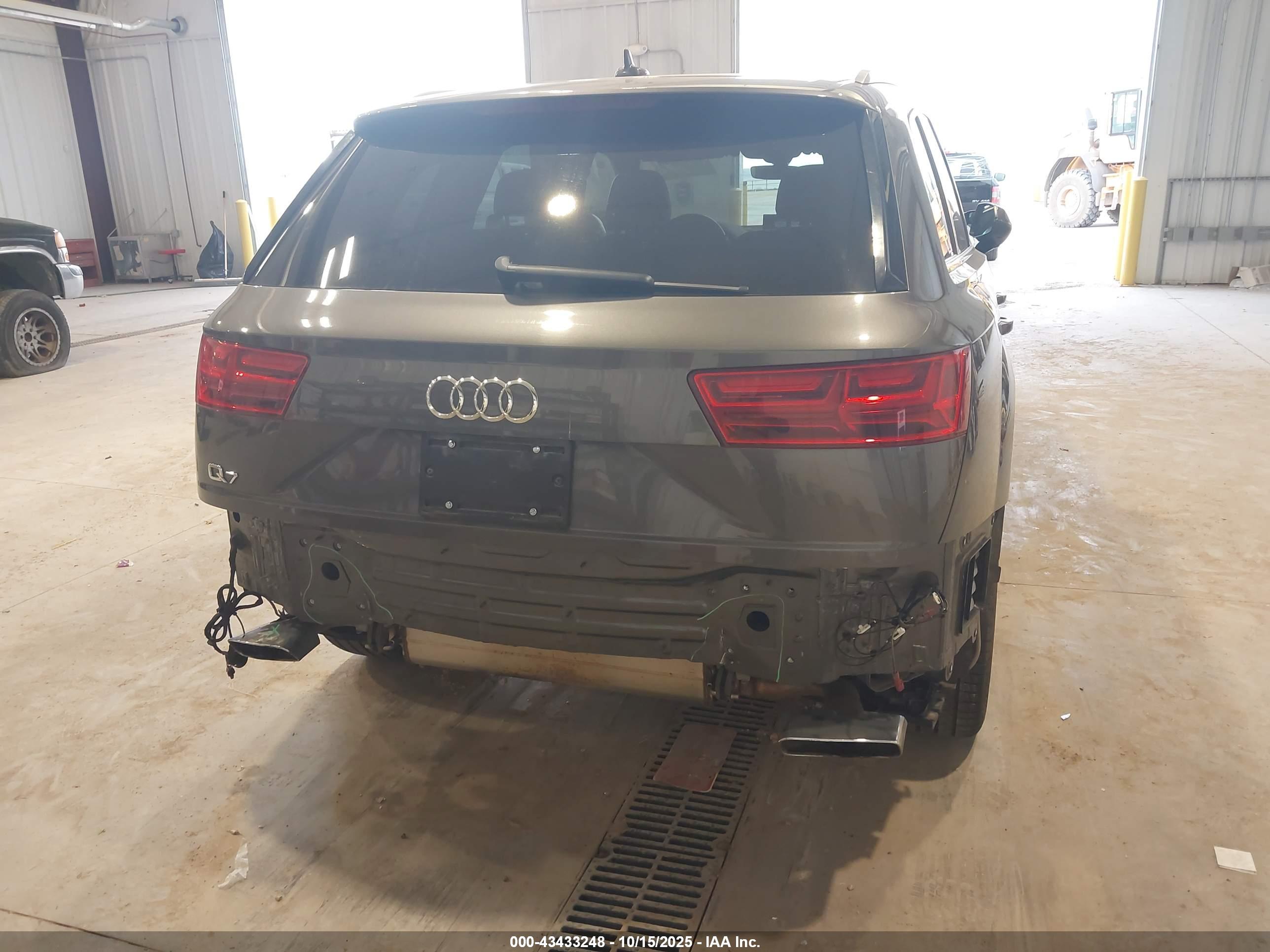 AUDI Q7 image 6