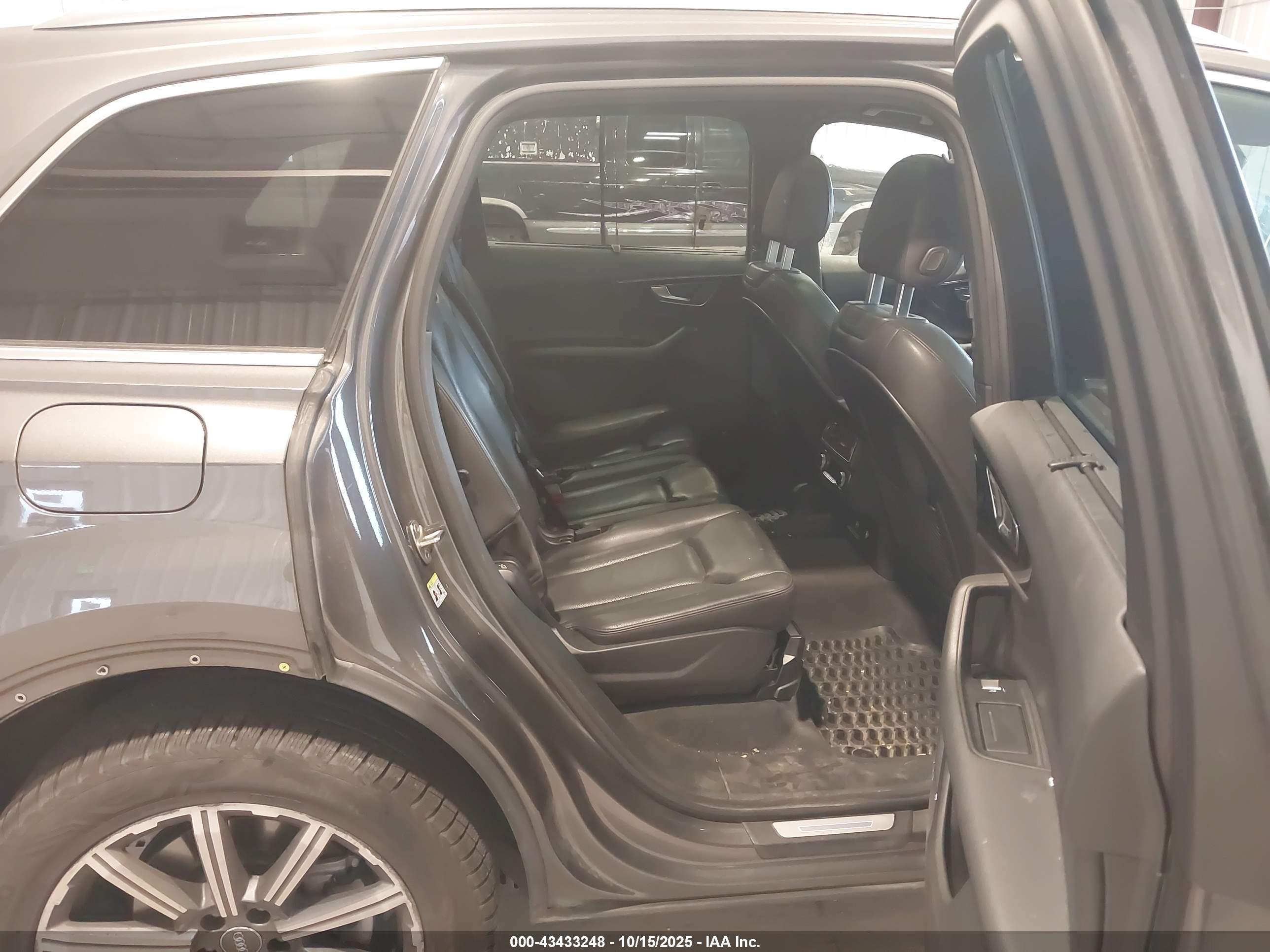 AUDI Q7 image 8