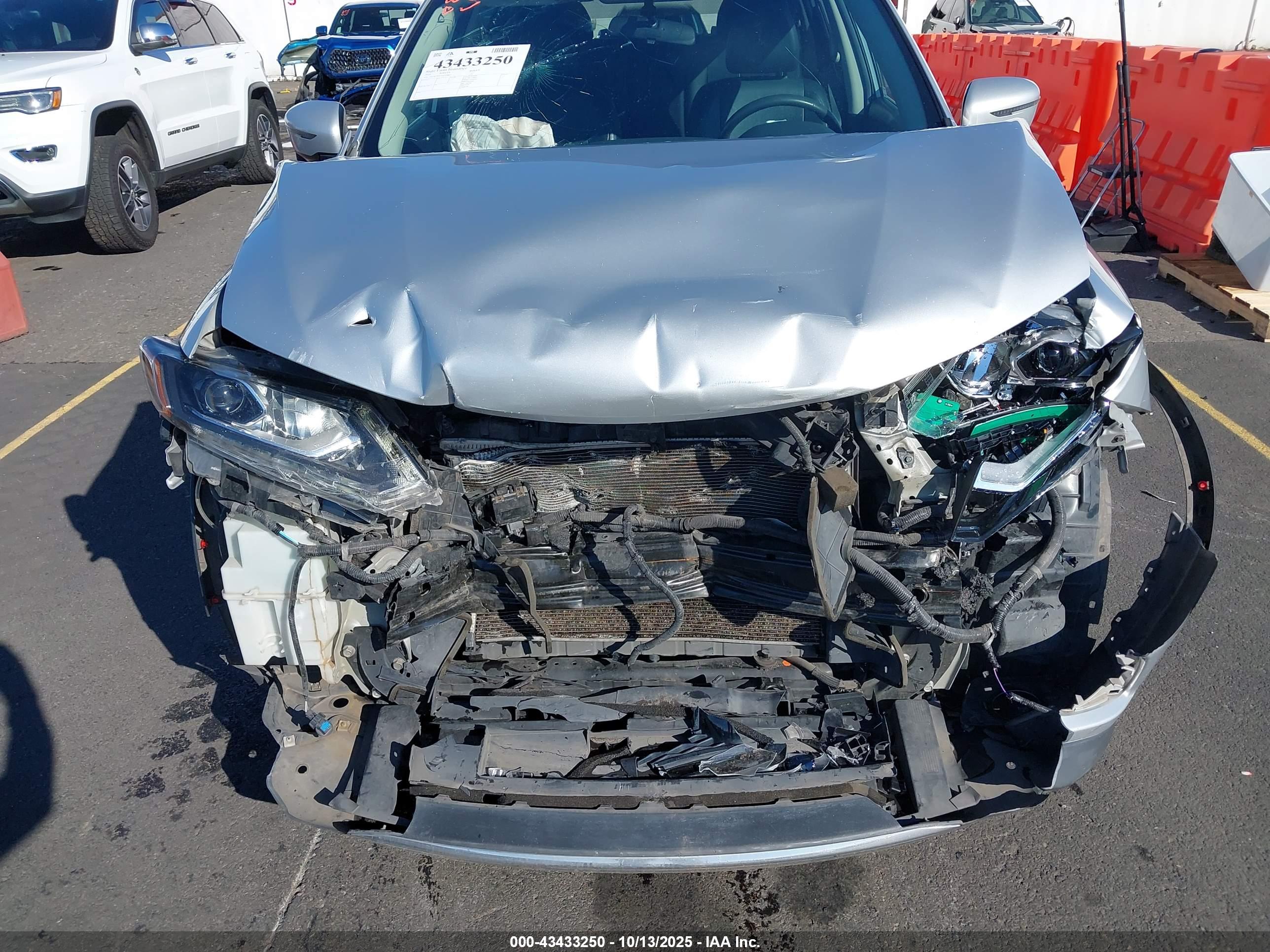 NISSAN ROGUE image 6