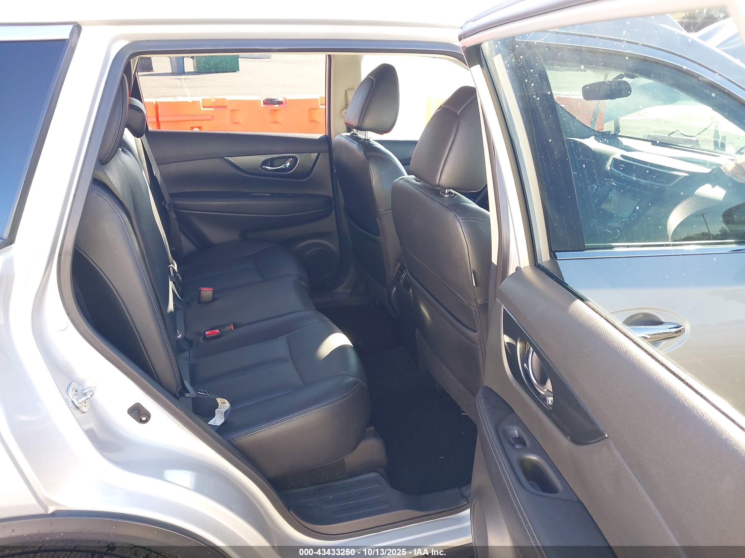 NISSAN ROGUE image 8