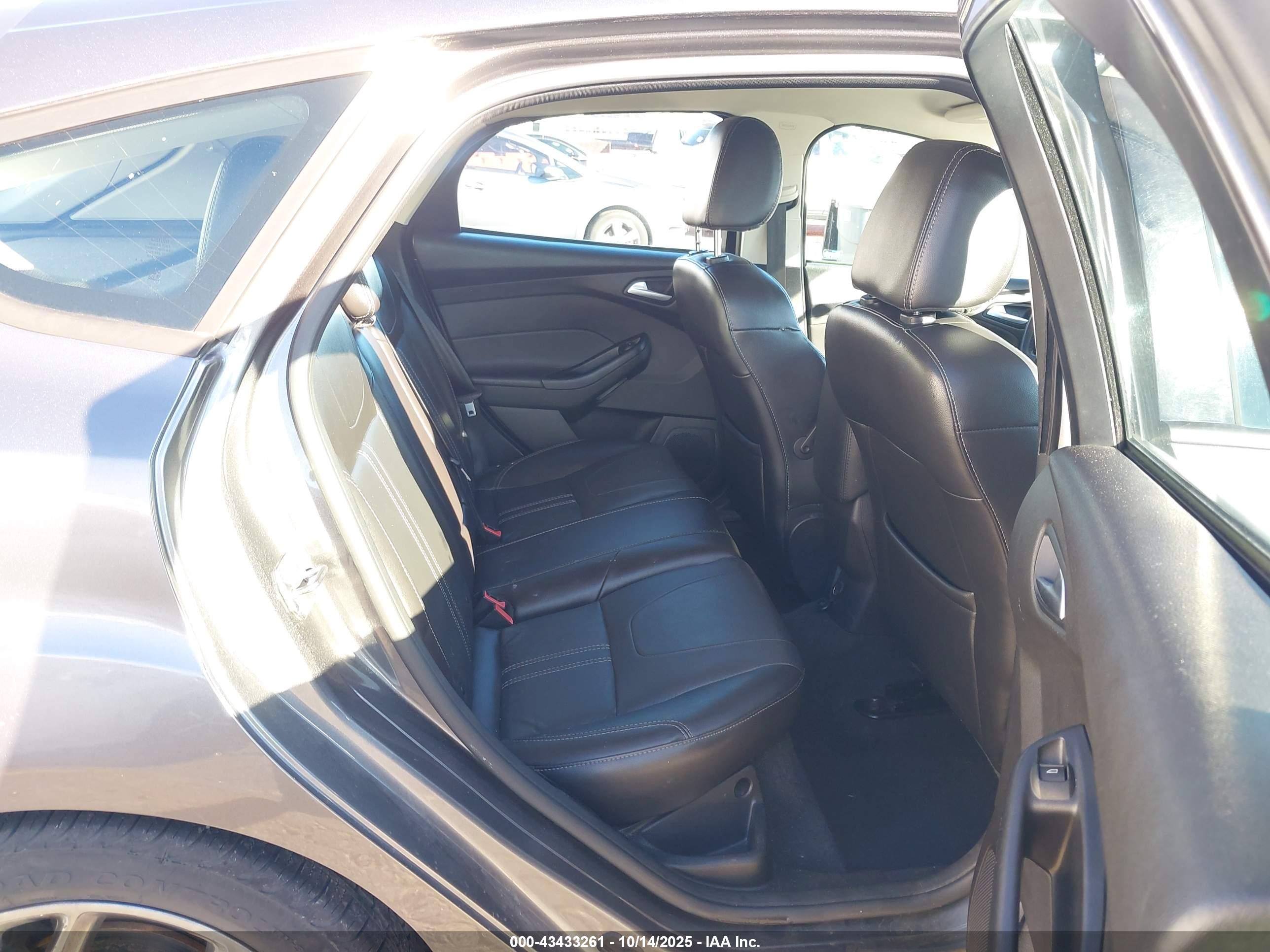 FORD FOCUS image 8